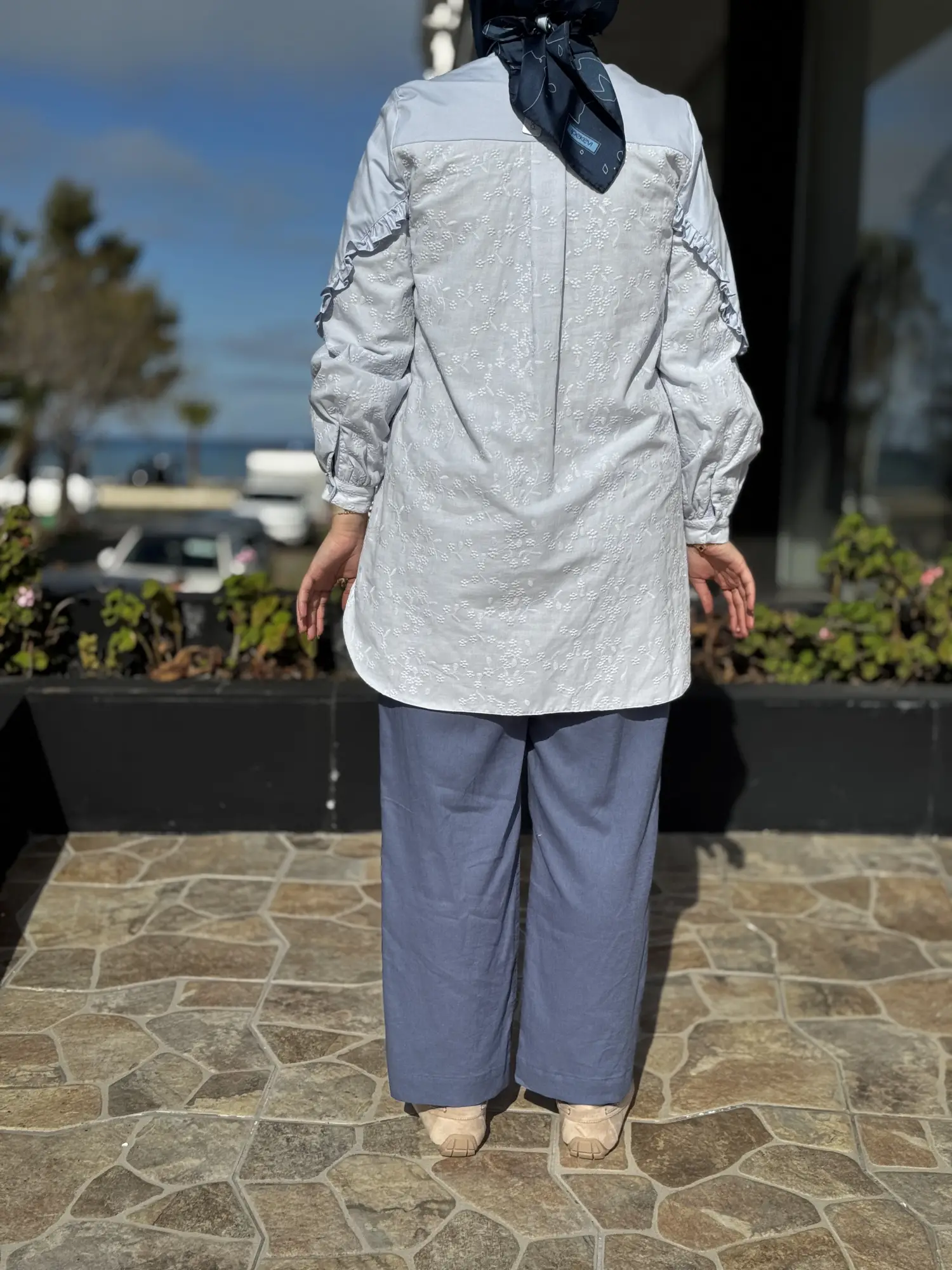 Kayra Nakışlı Kolları Fırfırlı Patlı Gömlek KA81053