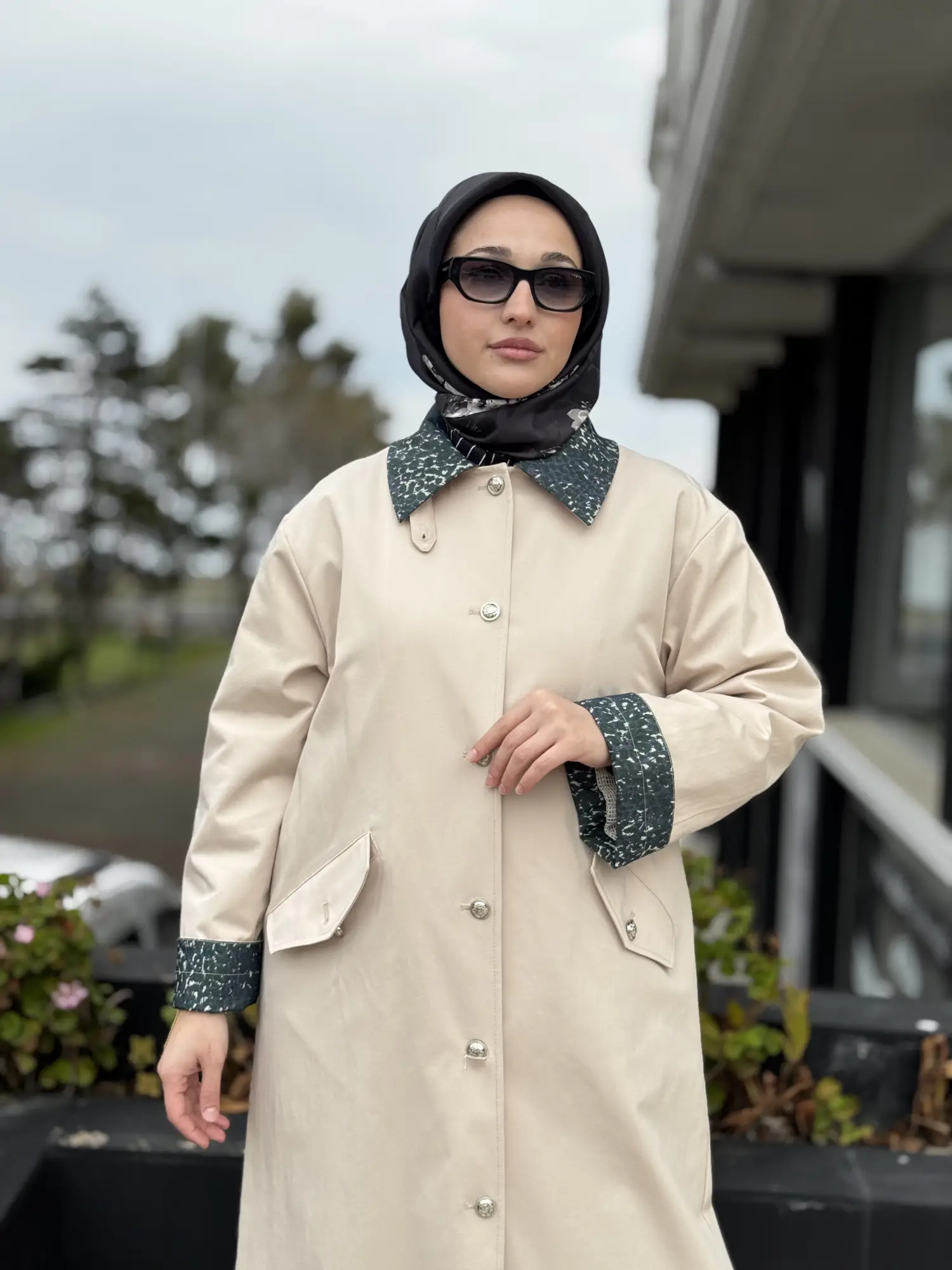 Ghisa Yakası Ve Manşeti Desenli Metal Düğmeli Trench G2700