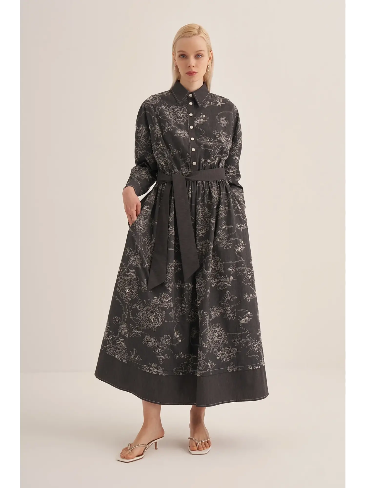 Clande Çiçek Nakış Desenli Denim Elbise