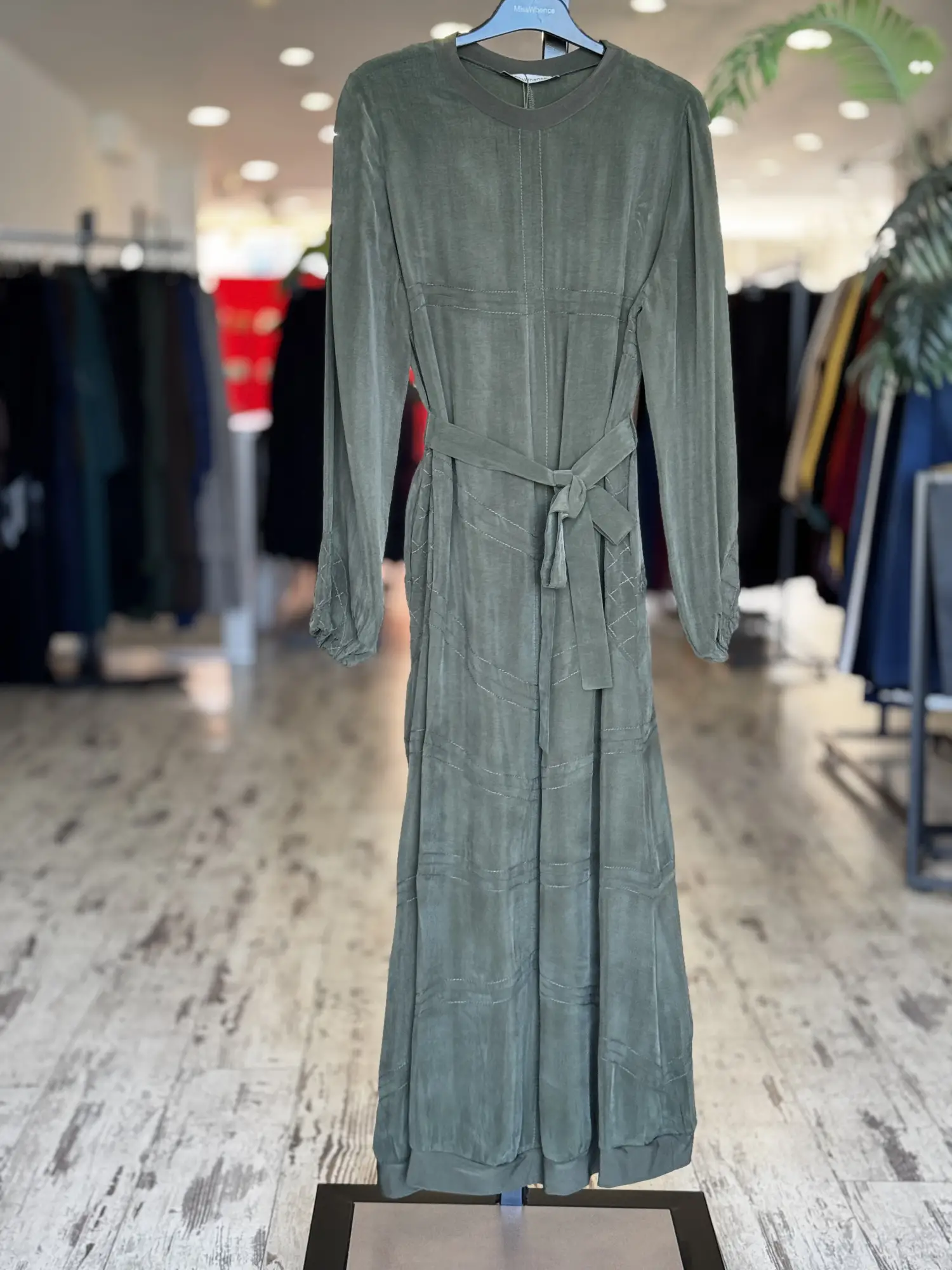 Misswhence Spor Dikiş Detaylı Cupra İpek Elbise 39800