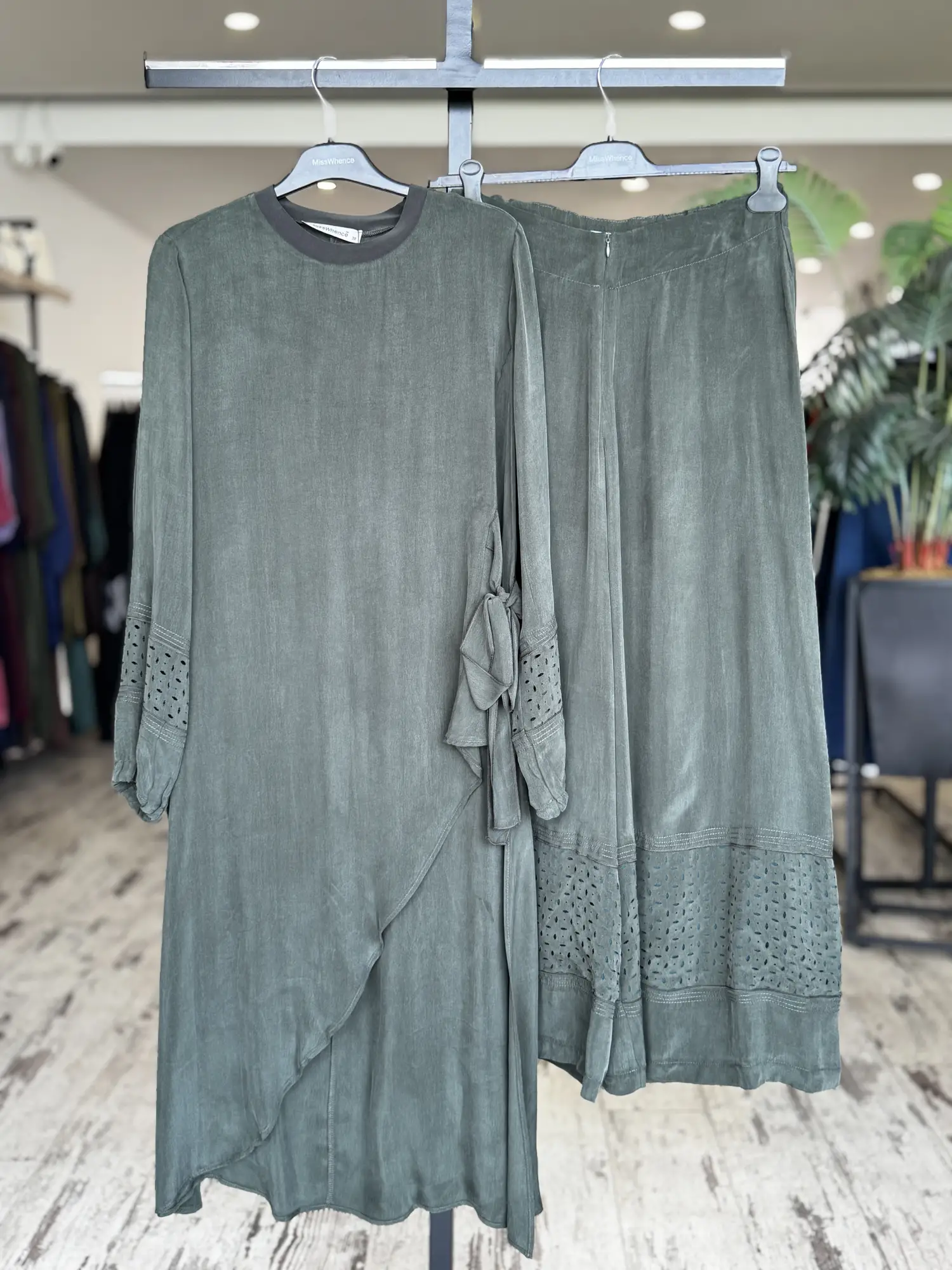 Misswhence Lazer Kesim Detaylı Asimetrik Cupra İpek Tunik Pantolon Takım 39003