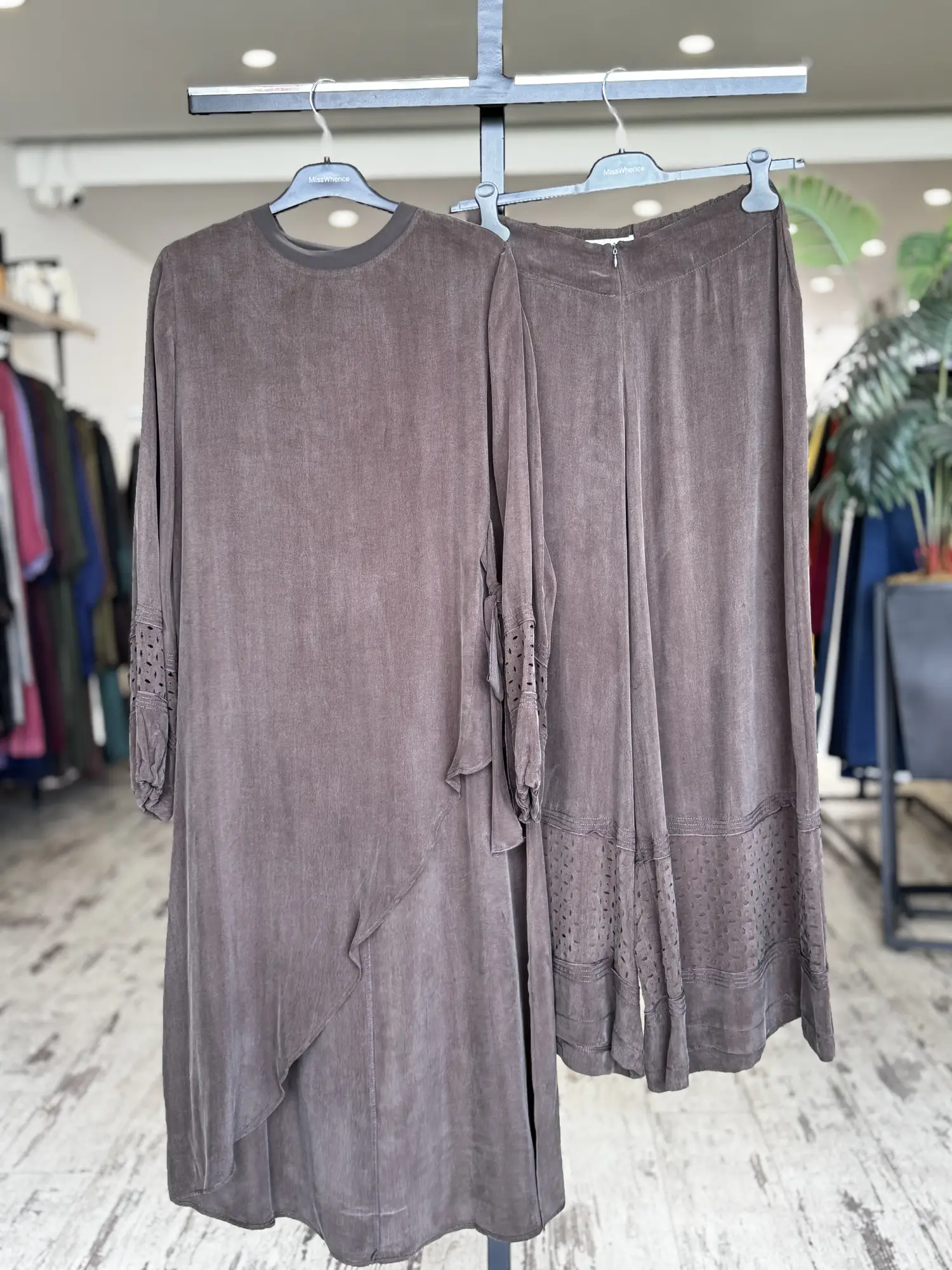 Misswhence Lazer Kesim Detaylı Asimetrik Cupra İpek Tunik Pantolon Takım 39003