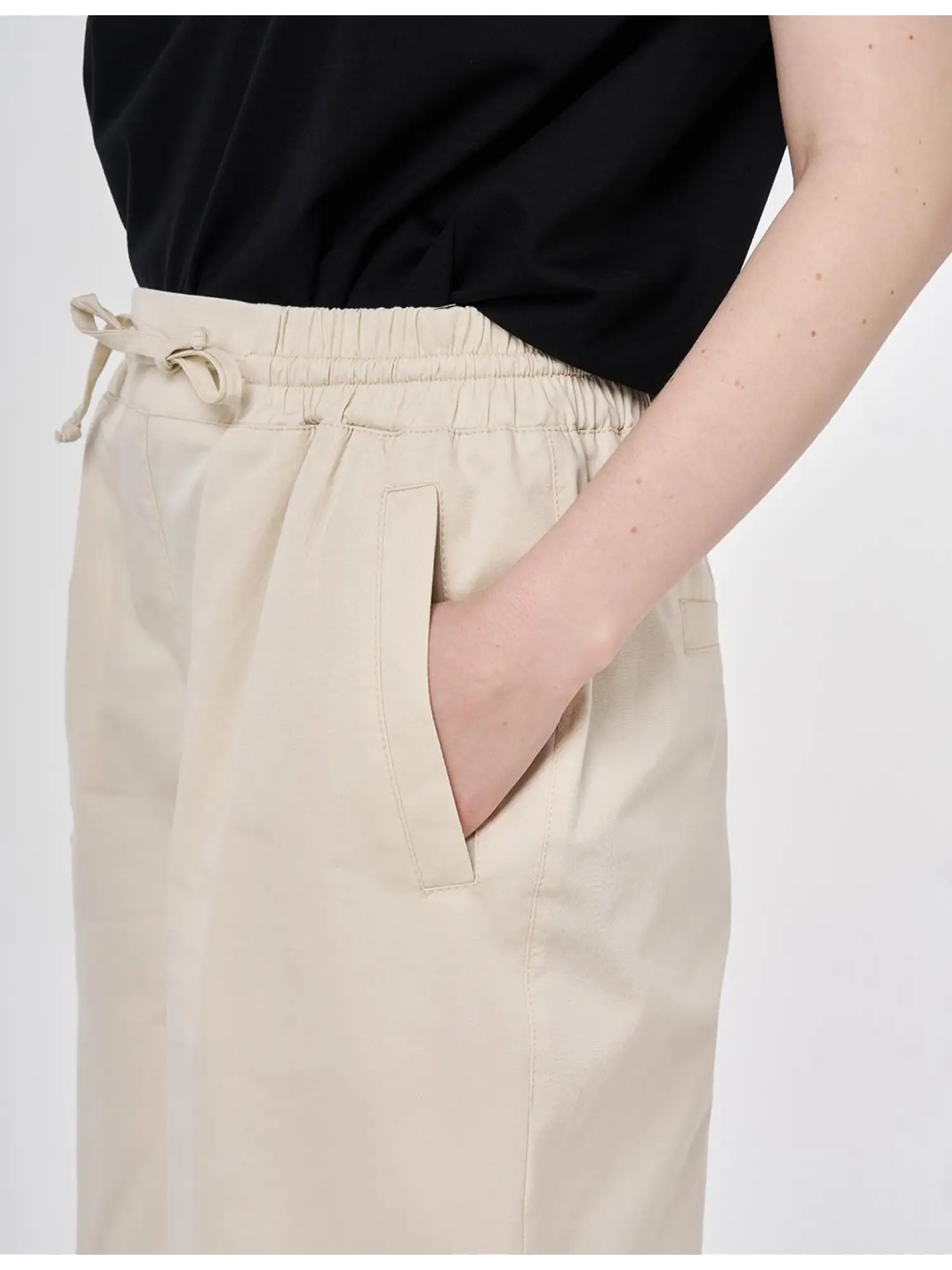 Kayra Beli Lastikli ve Bağcık Detaylı Bol Paça Pantolon KA79015