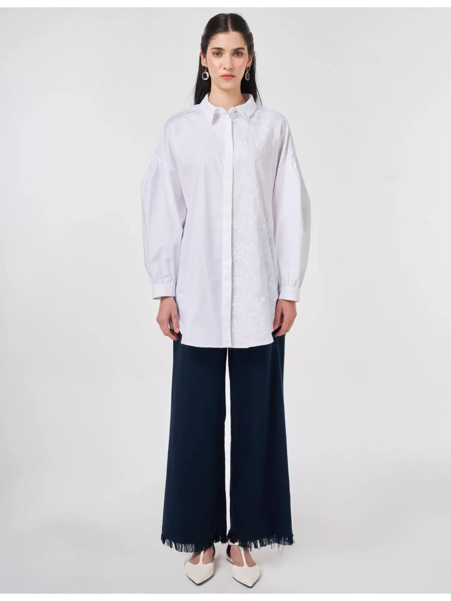 Nakış Detaylı Güğmeli Poplin Gömlek KA81036