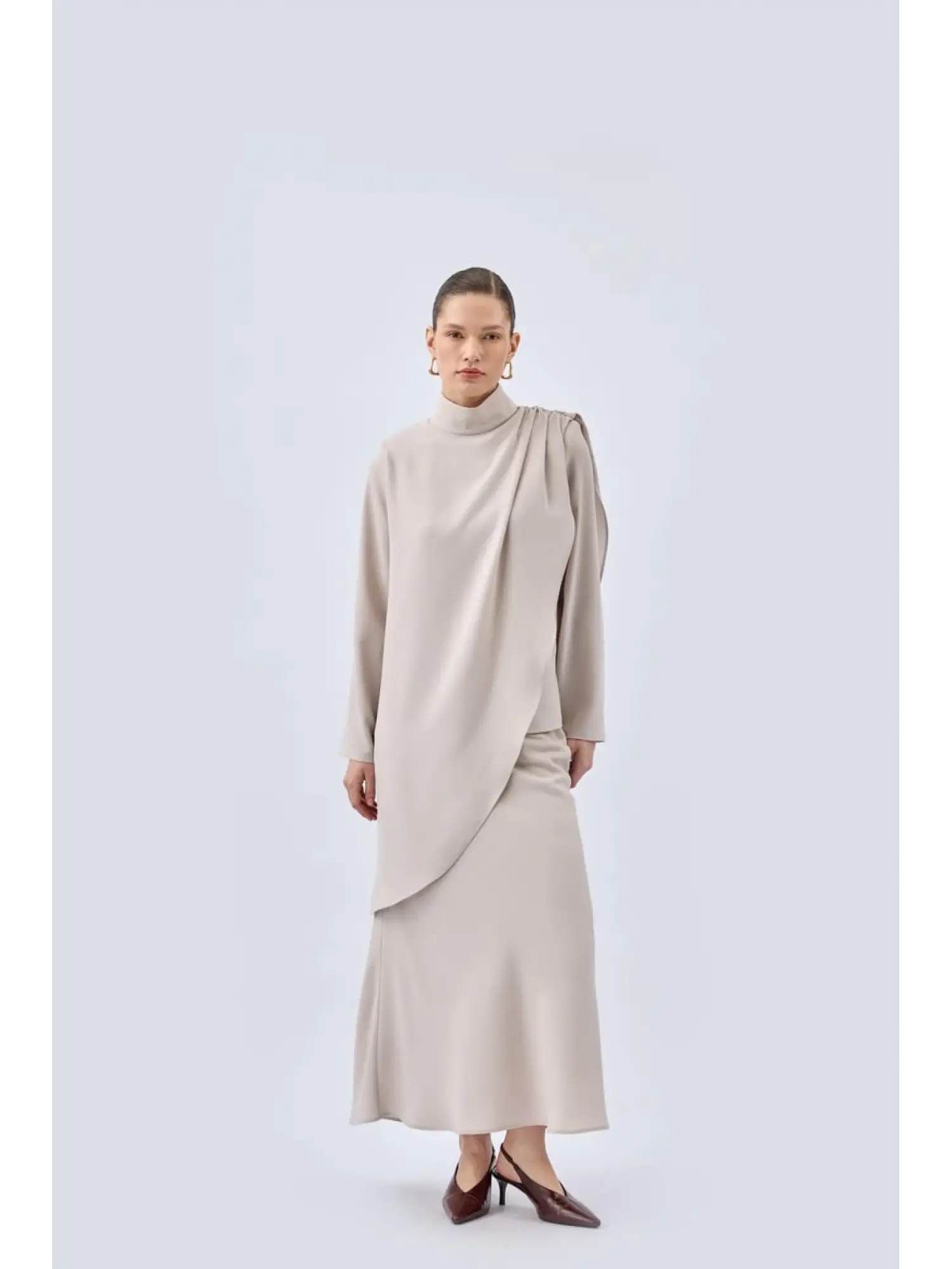 QooQ Store Drape ve Kapama Detaylı Şık Shin Bluz Etek Takım 26SS225