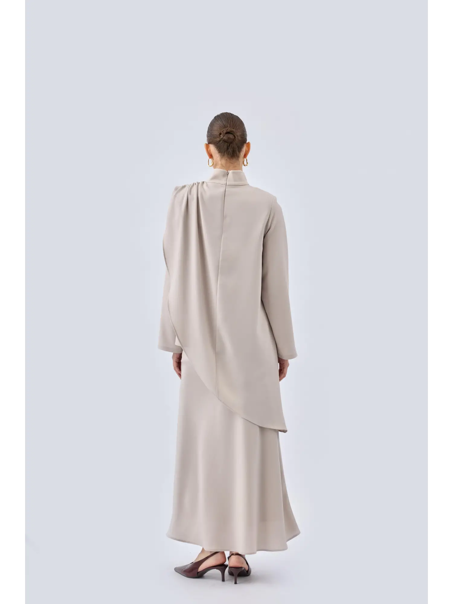 QooQ Store Drape ve Kapama Detaylı Şık Shin Bluz Etek Takım 26SS225