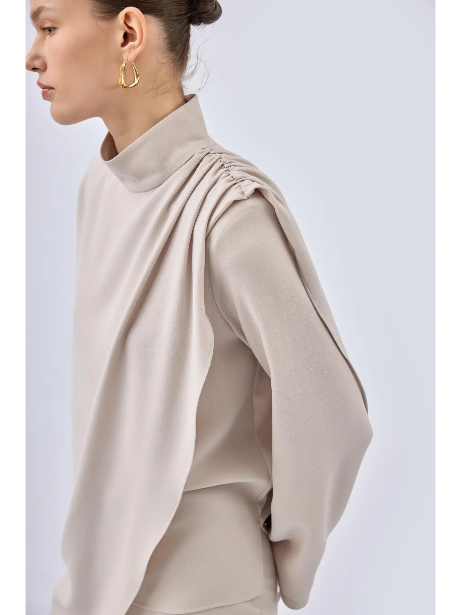 QooQ Store Drape ve Kapama Detaylı Şık Shin Bluz Etek Takım 26SS225