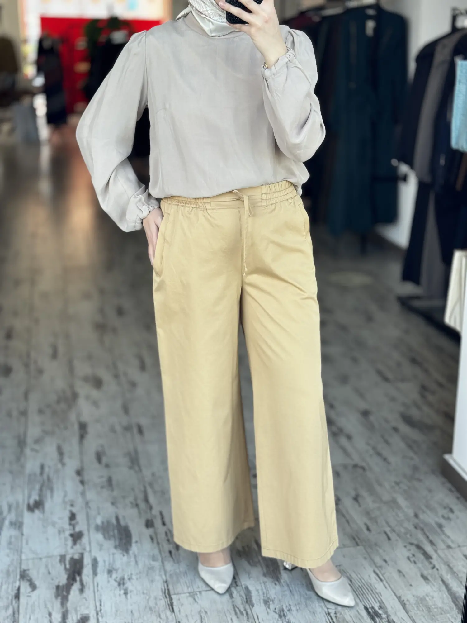 Kayra Beli Lastikli ve Bağcık Detaylı Bol Paça Pantolon KA79015