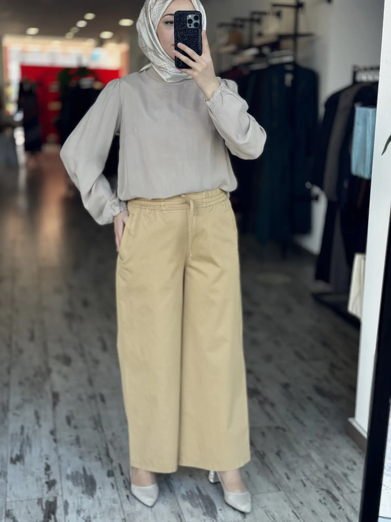 Kayra Beli Lastikli ve Bağcık Detaylı Bol Paça Pantolon KA79015