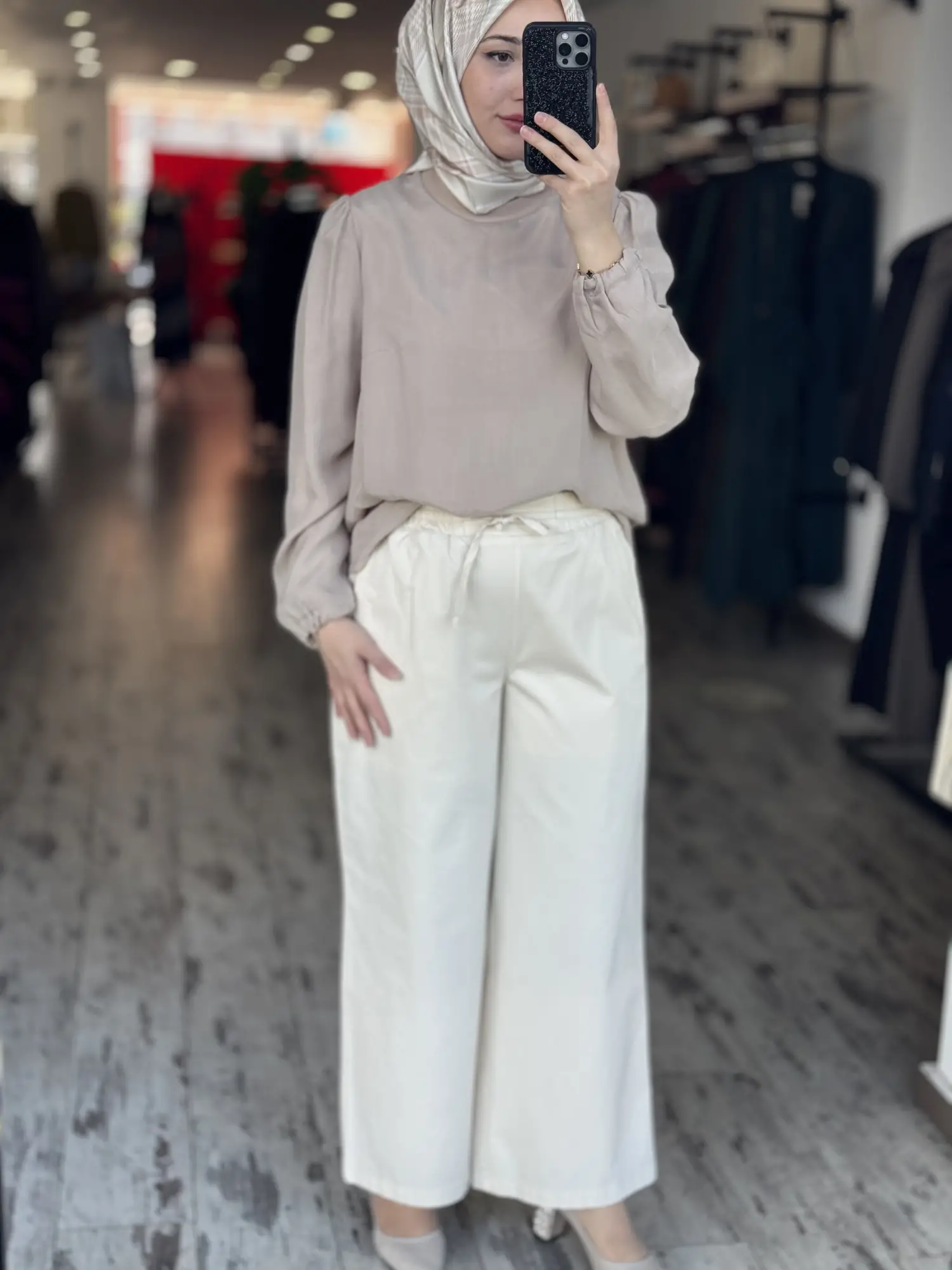 Kayra Beli Lastikli ve Bağcık Detaylı Bol Paça Pantolon KA79015