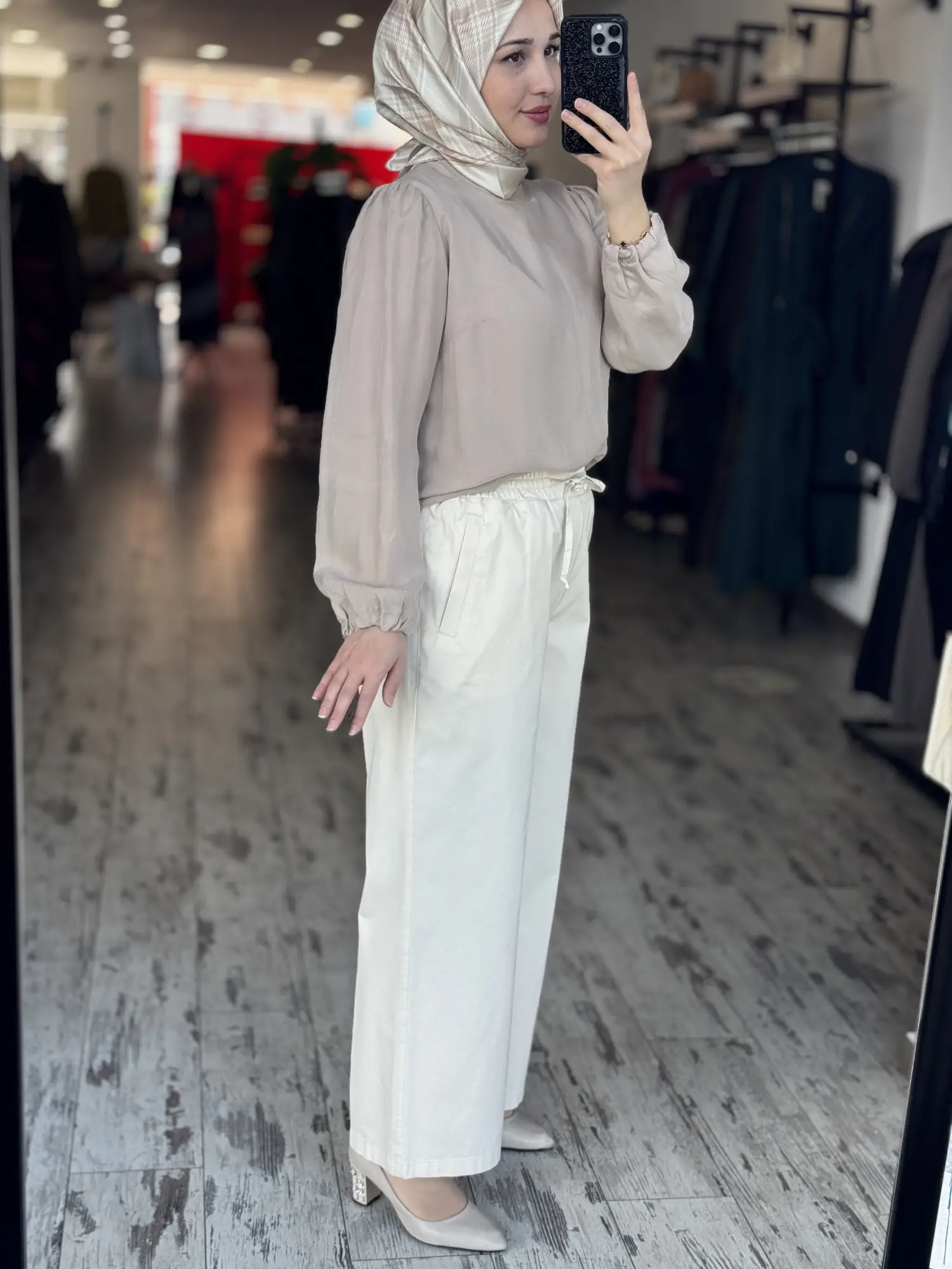 Kayra Beli Lastikli ve Bağcık Detaylı Bol Paça Pantolon KA79015