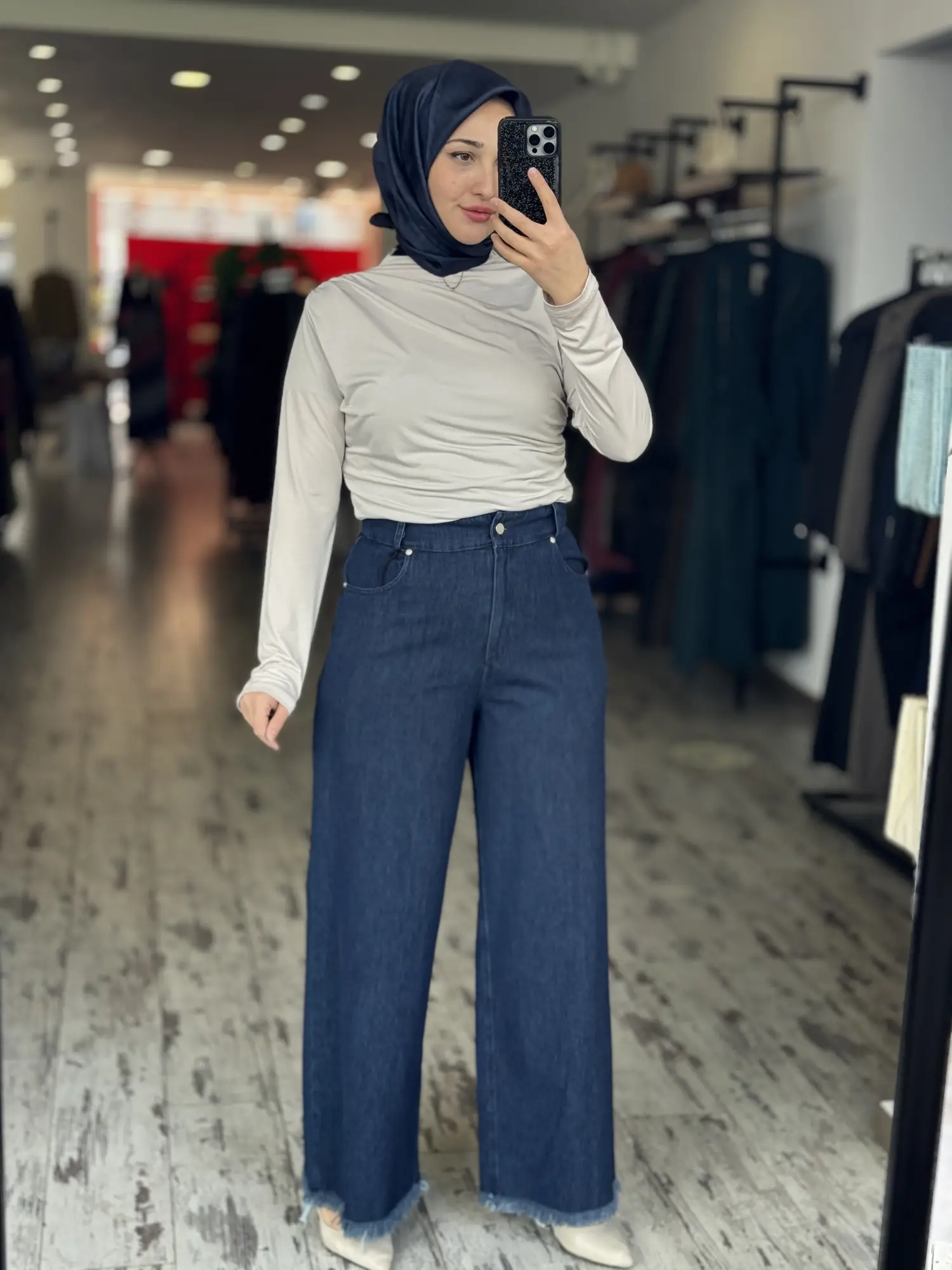 Kayra Paçası Püskül Detaylı Kot Pantolon KA19007