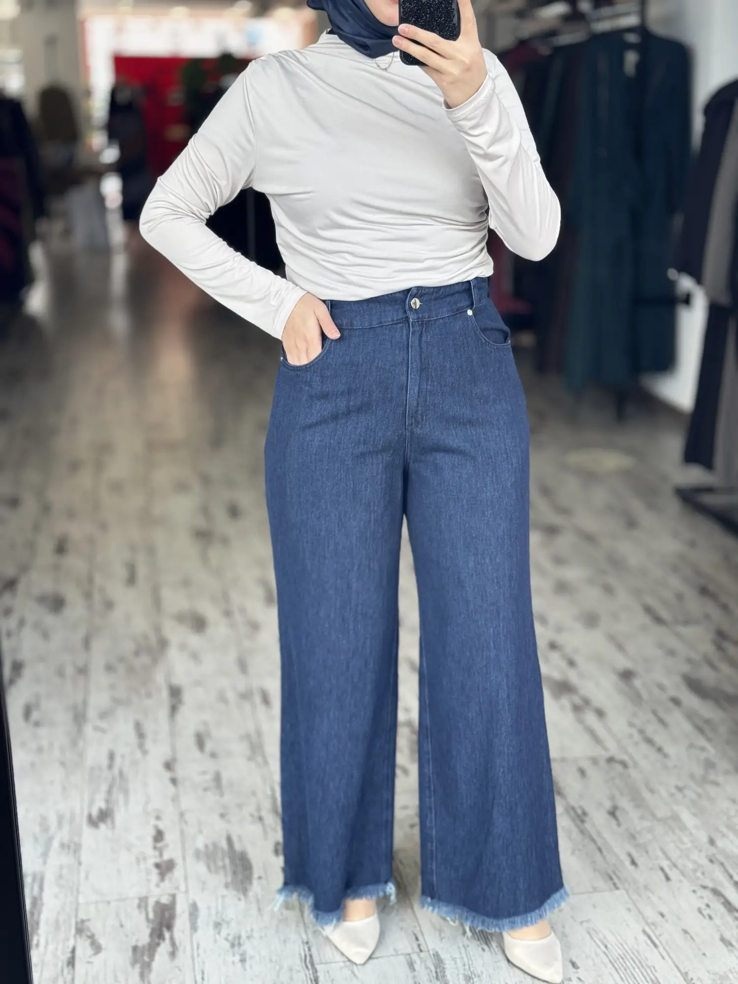 Kayra Paçası Püskül Detaylı Kot Pantolon KA19007