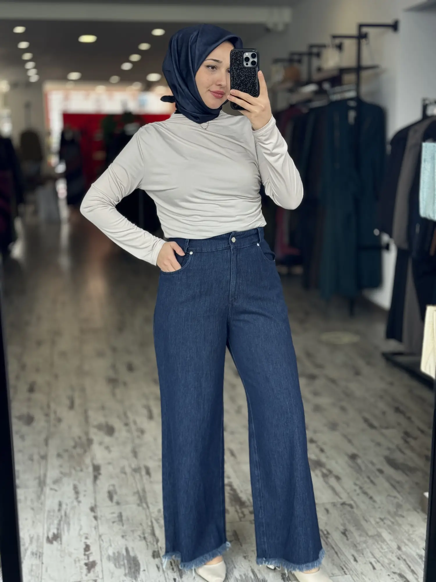 Kayra Paçası Püskül Detaylı Kot Pantolon KA19007