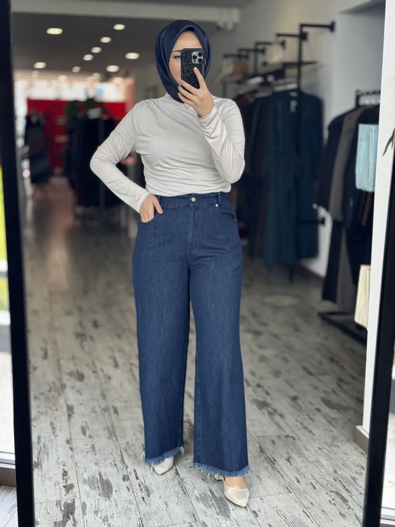 Kayra Paçası Püskül Detaylı Kot Pantolon KA19007