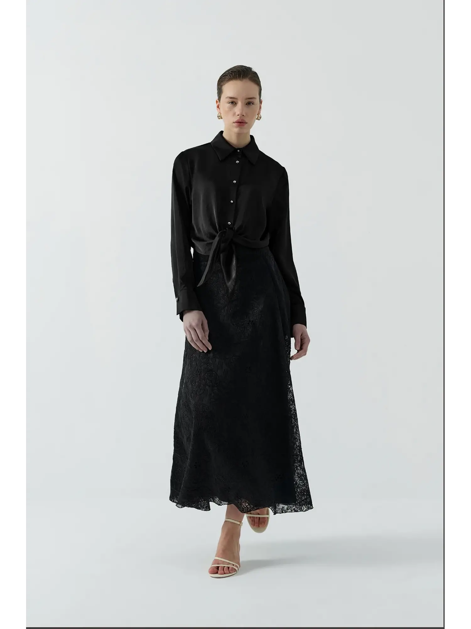 Clande Şık Saten Gömlek Güpürlü Etek Takım