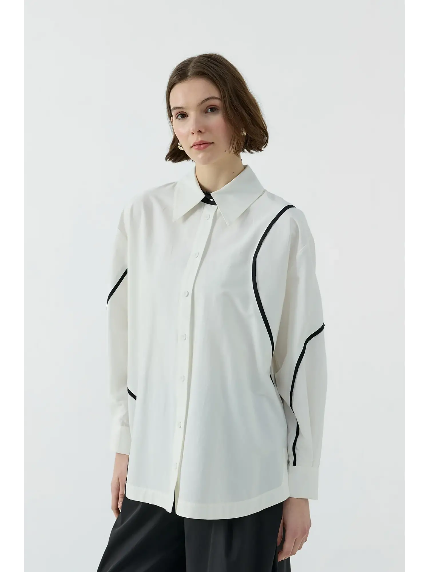 Clande Kontrast Biye Detaylı Poplin Gömlek