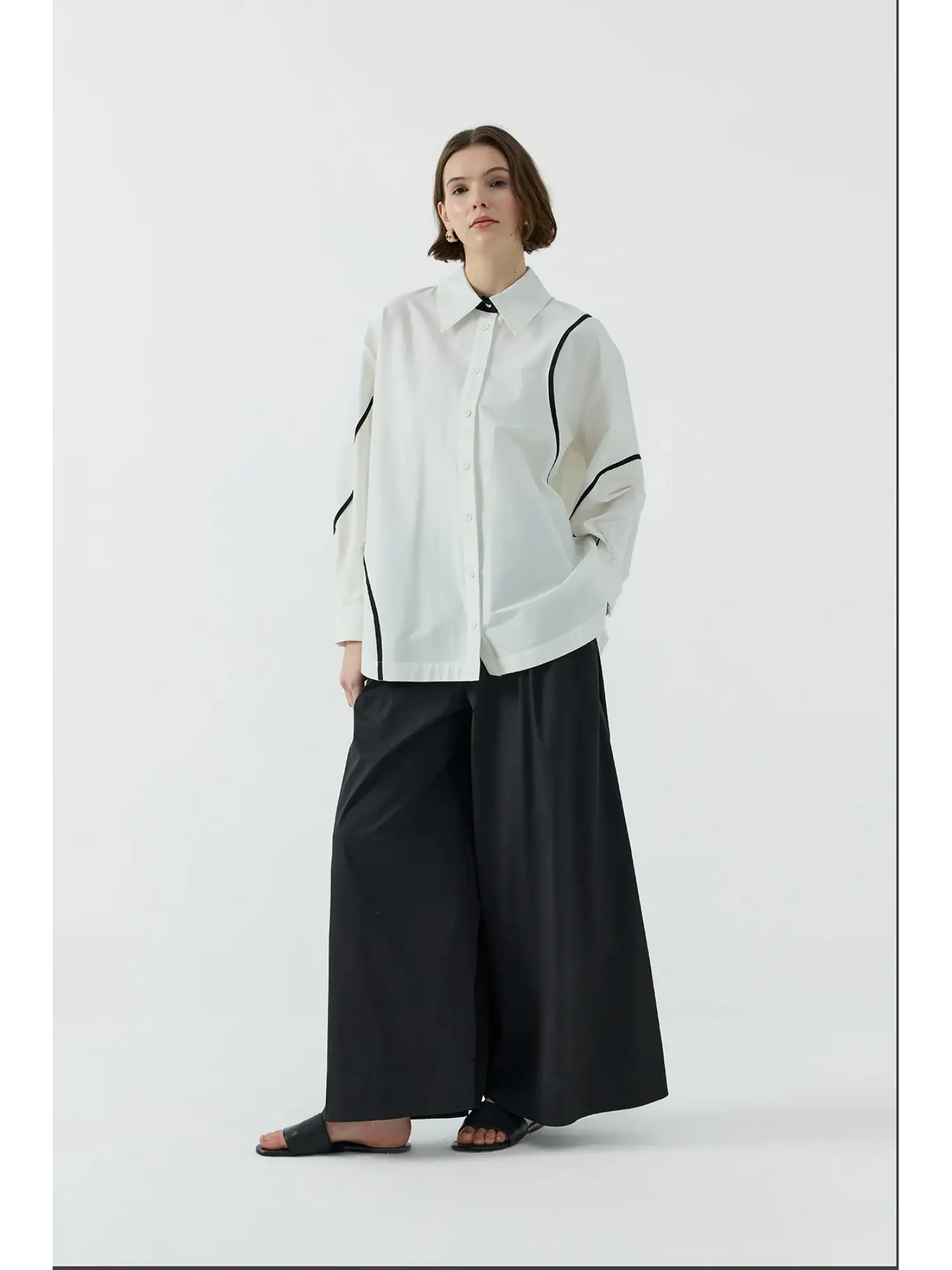 Clande Kontrast Biye Detaylı Poplin Gömlek