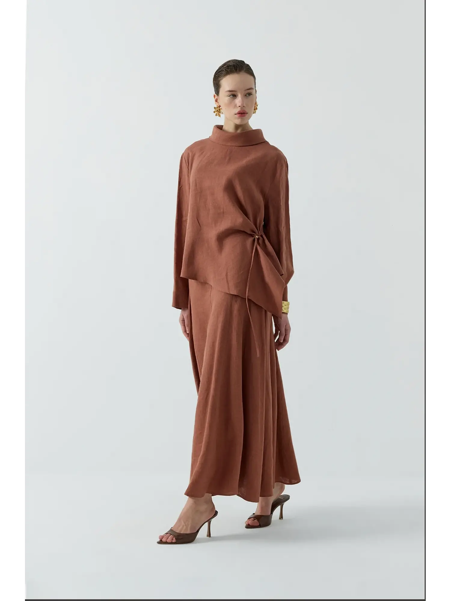 Clande Büzgü Detaylı Asimetrik Keten Etek Bluz Takım