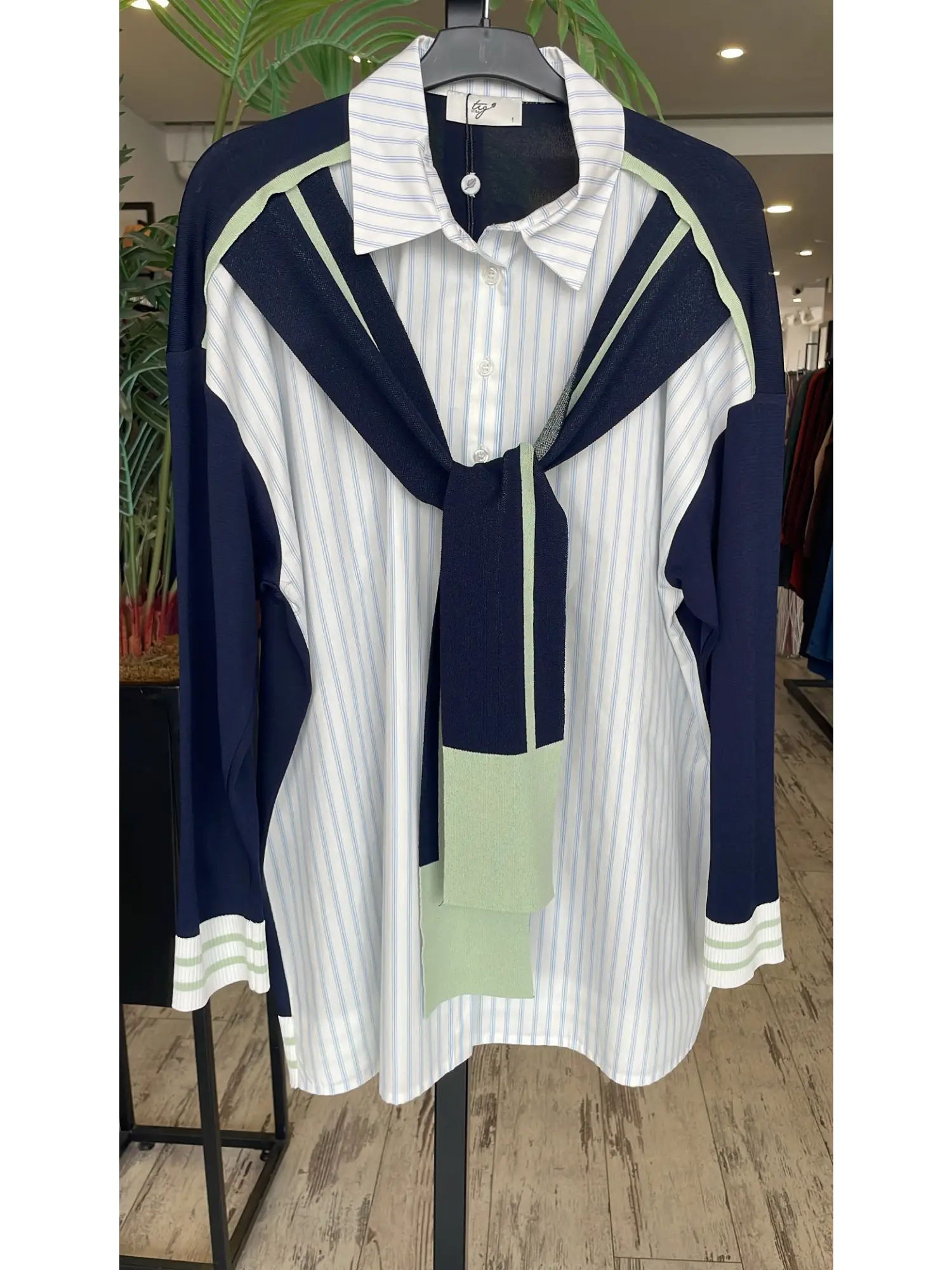 Tığ Triko Önden Bağlamalı Triko Detaylı Gömlek GML22125