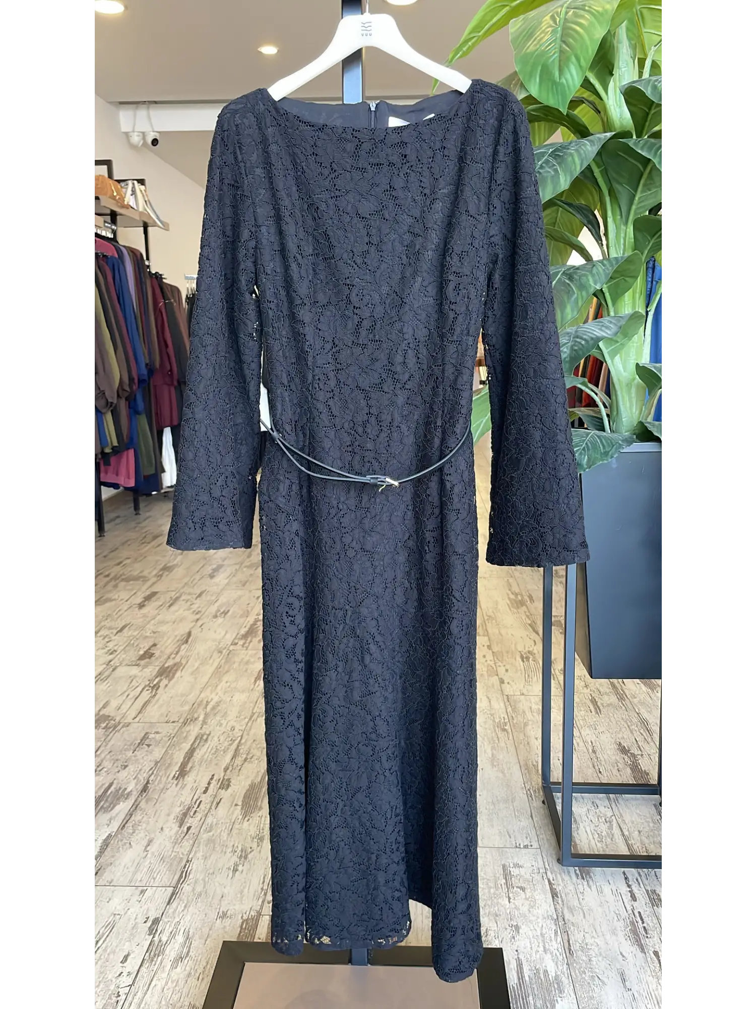 Vuu Eteği Verev Kemerli Dantel Elbise