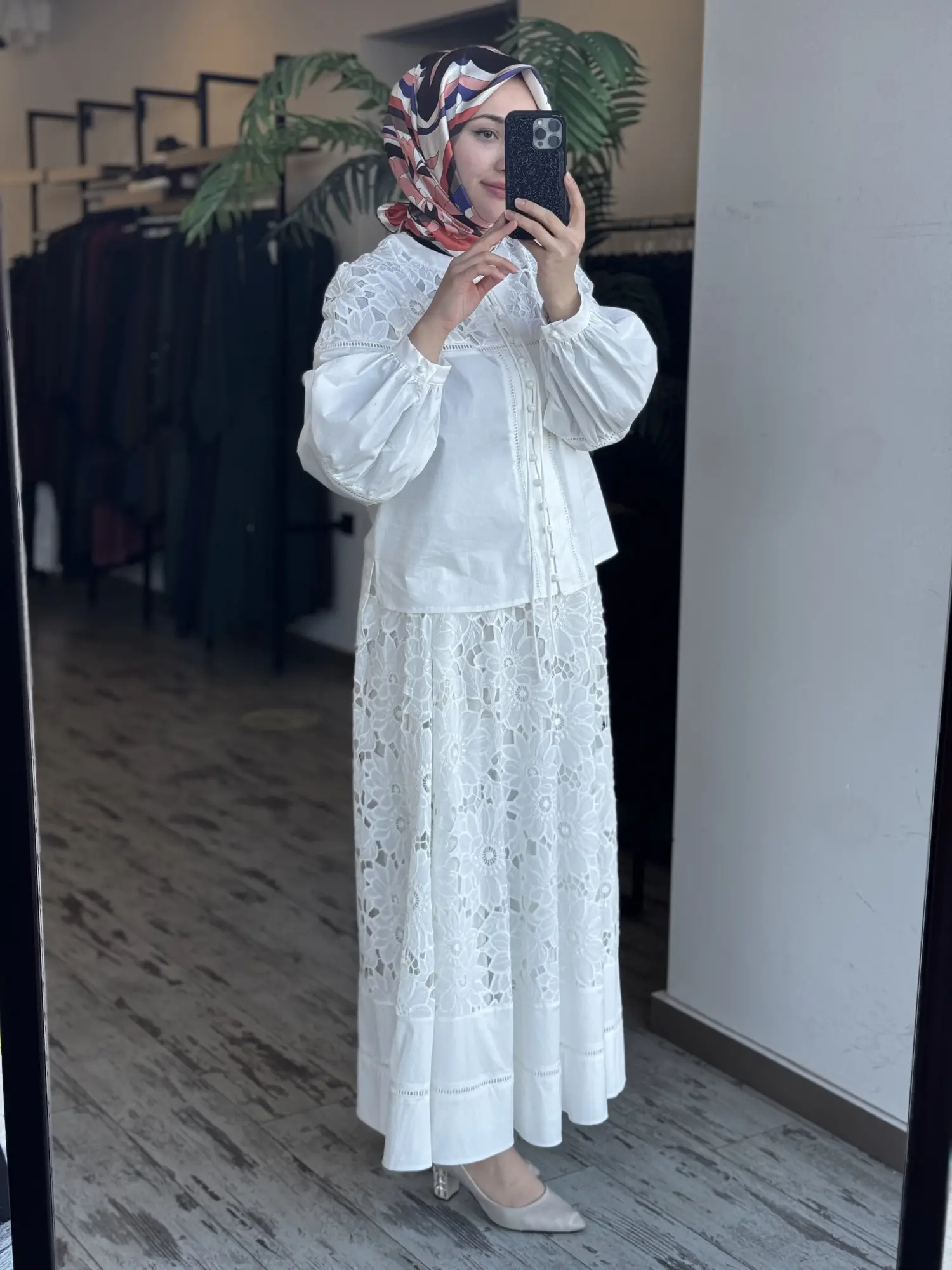 Clande Britli Güpür Detaylı Gömlek Etek Takım