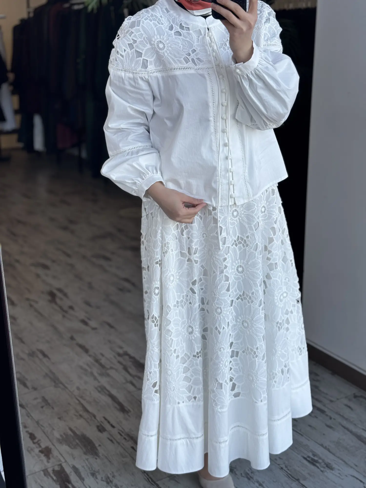 Clande Britli Güpür Detaylı Gömlek Etek Takım