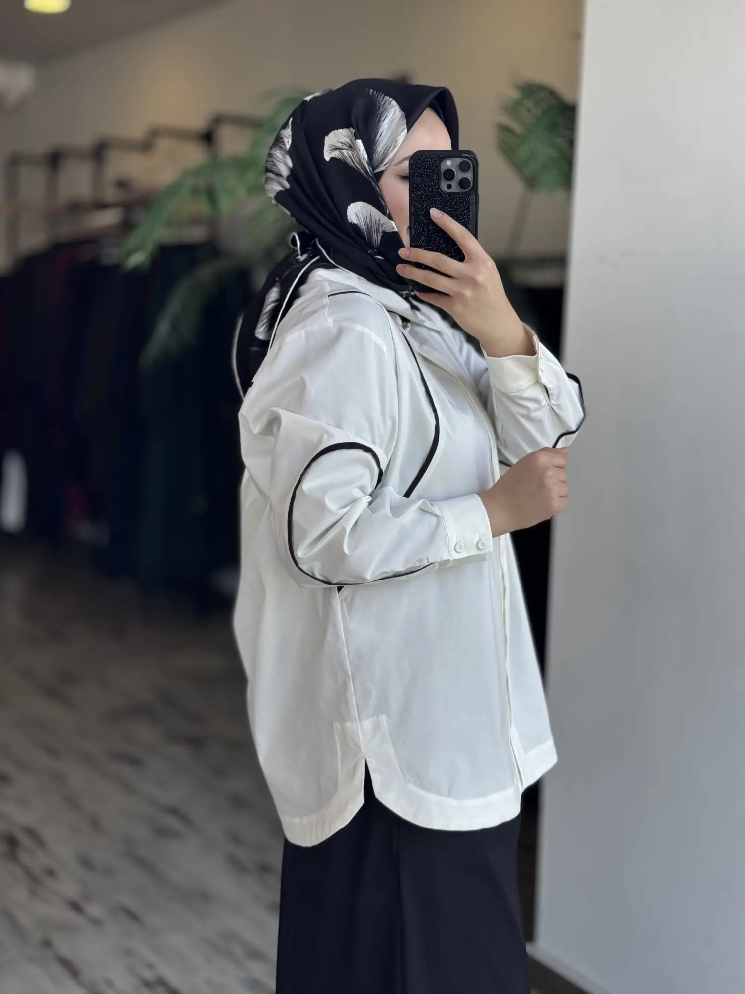 Clande Kontrast Biye Detaylı Poplin Gömlek