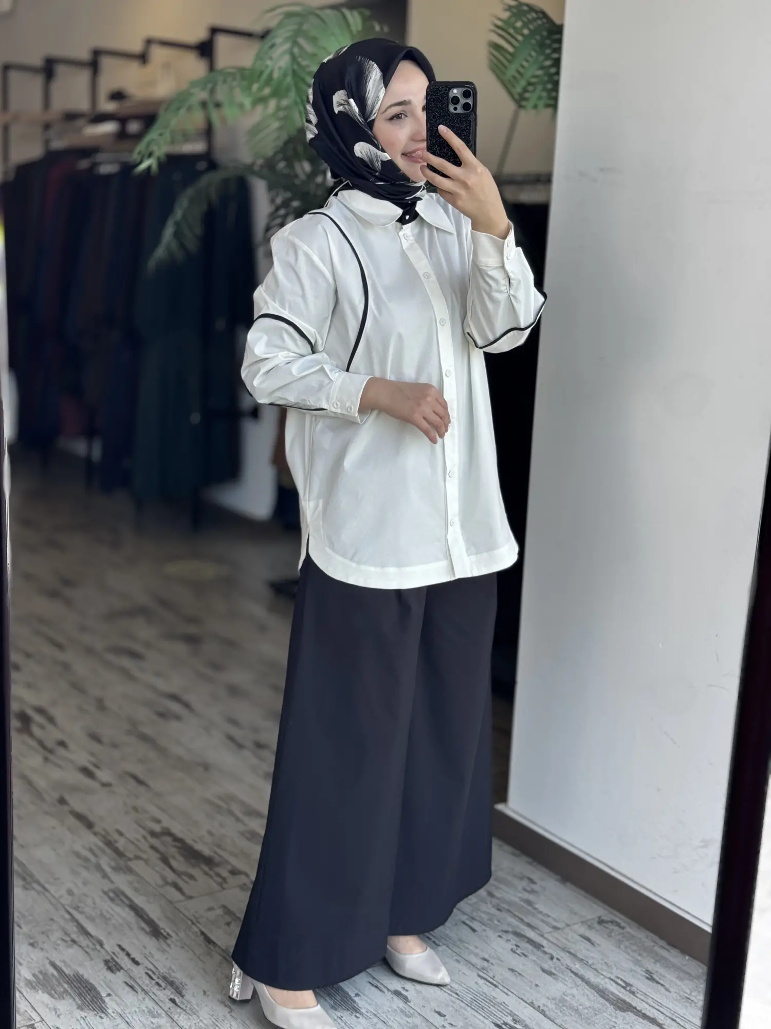 Clande Kontrast Biye Detaylı Poplin Gömlek