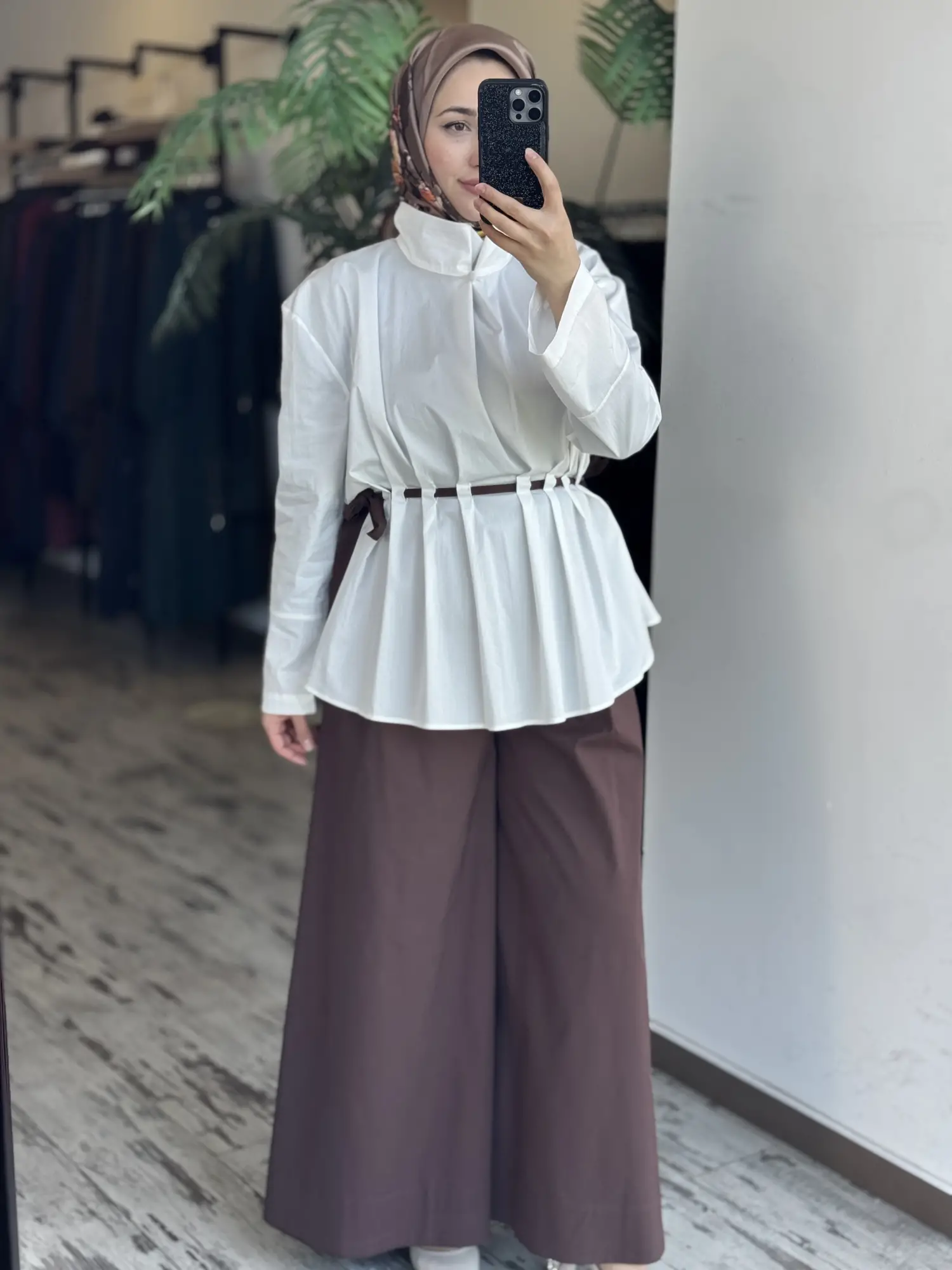 Clande Hakim Yaka Belden Büzgü ve Kuşak Detaylı Tunik