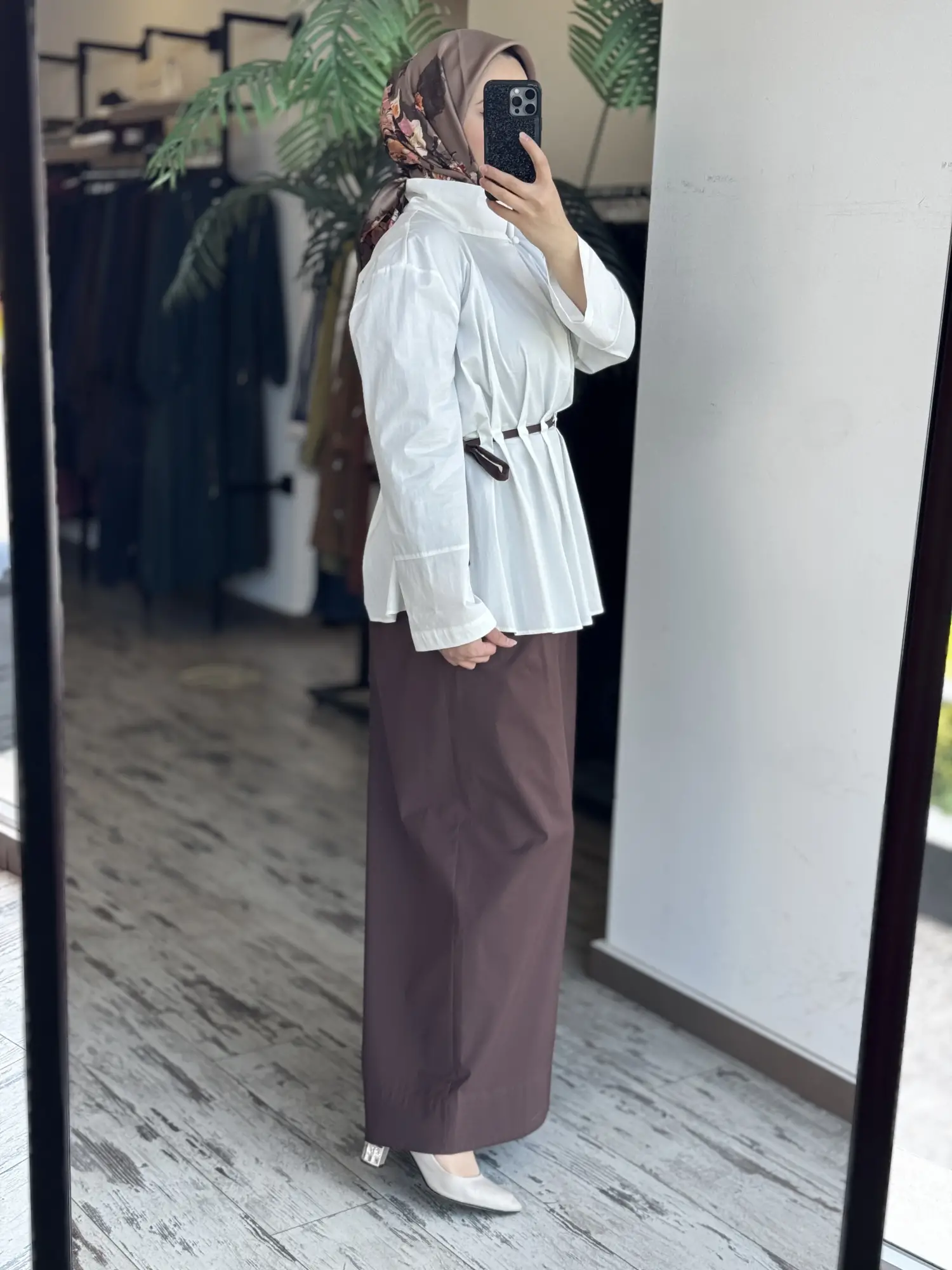 Clande Hakim Yaka Belden Büzgü ve Kuşak Detaylı Tunik