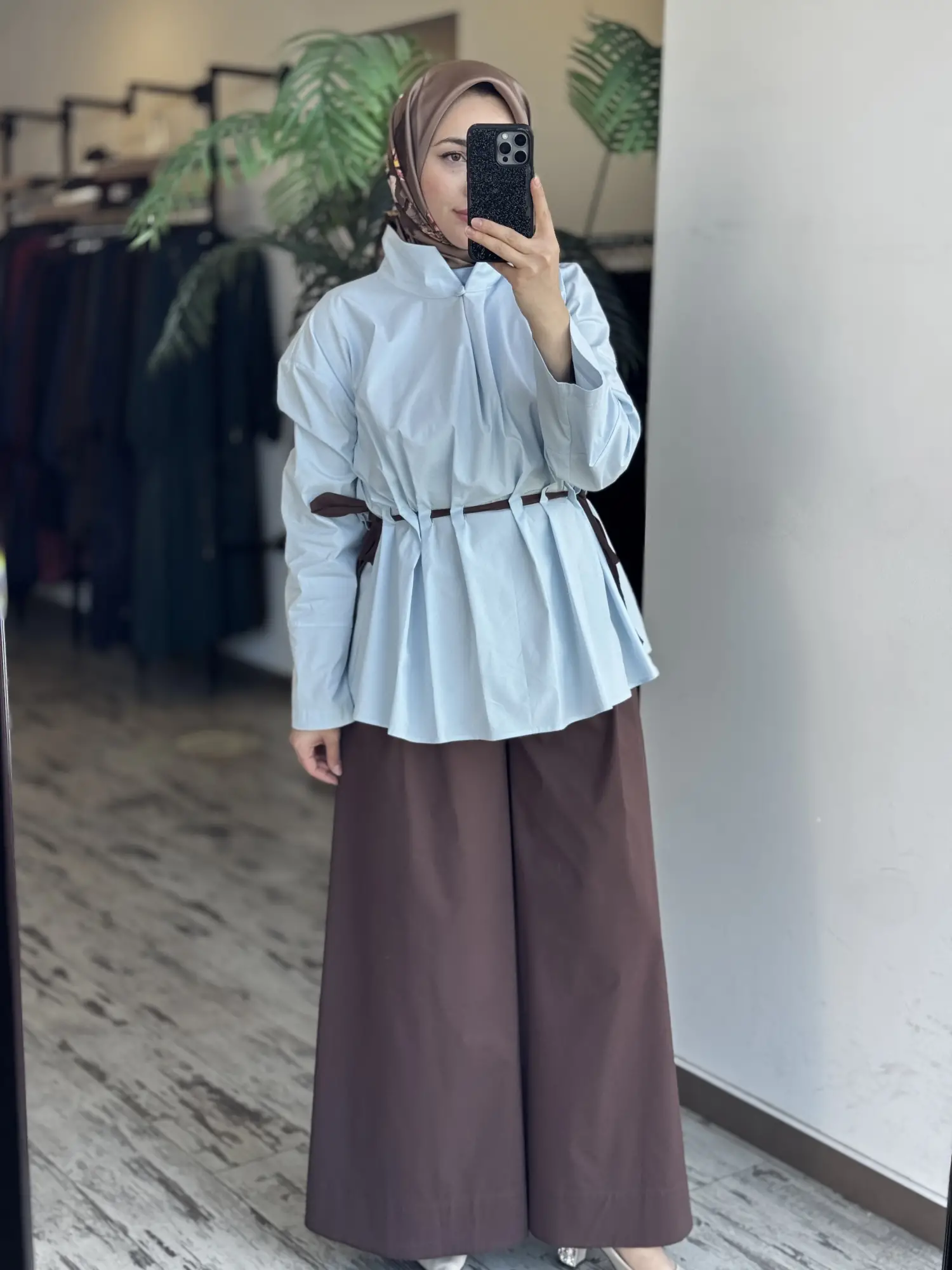 Clande Hakim Yaka Belden Büzgü ve Kuşak Detaylı Tunik