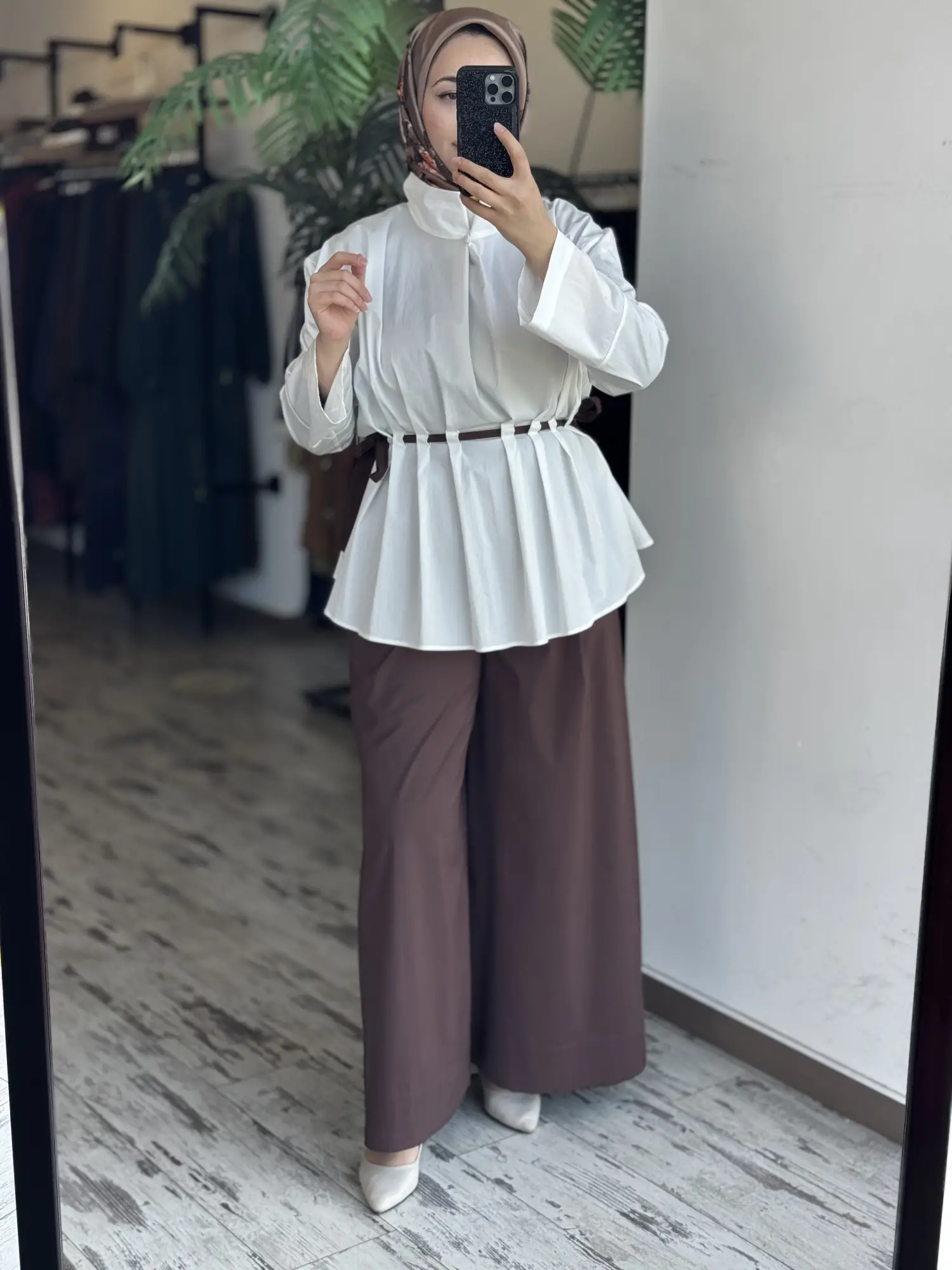 Clande Hakim Yaka Belden Büzgü ve Kuşak Detaylı Tunik