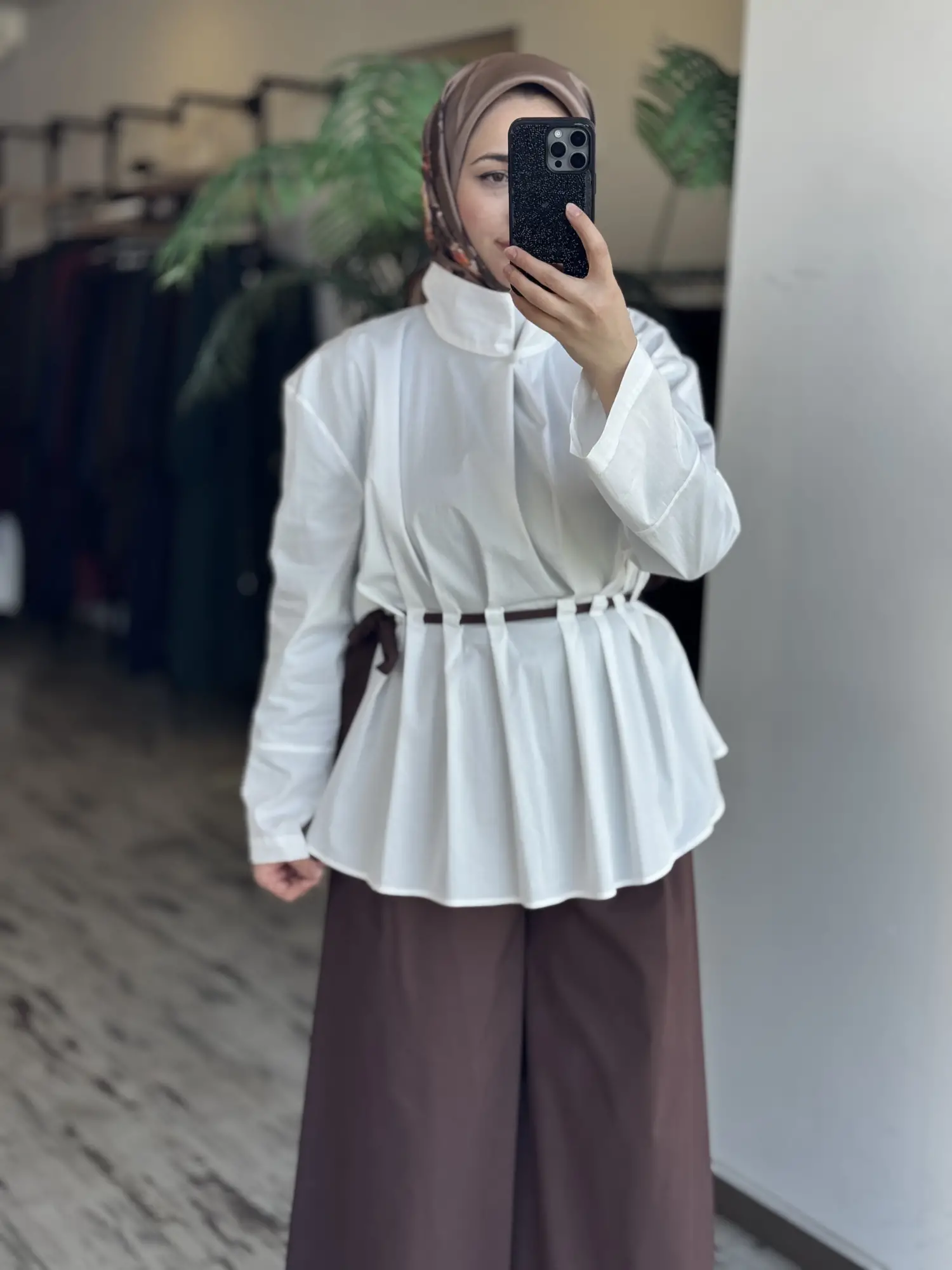 Clande Hakim Yaka Belden Büzgü ve Kuşak Detaylı Tunik