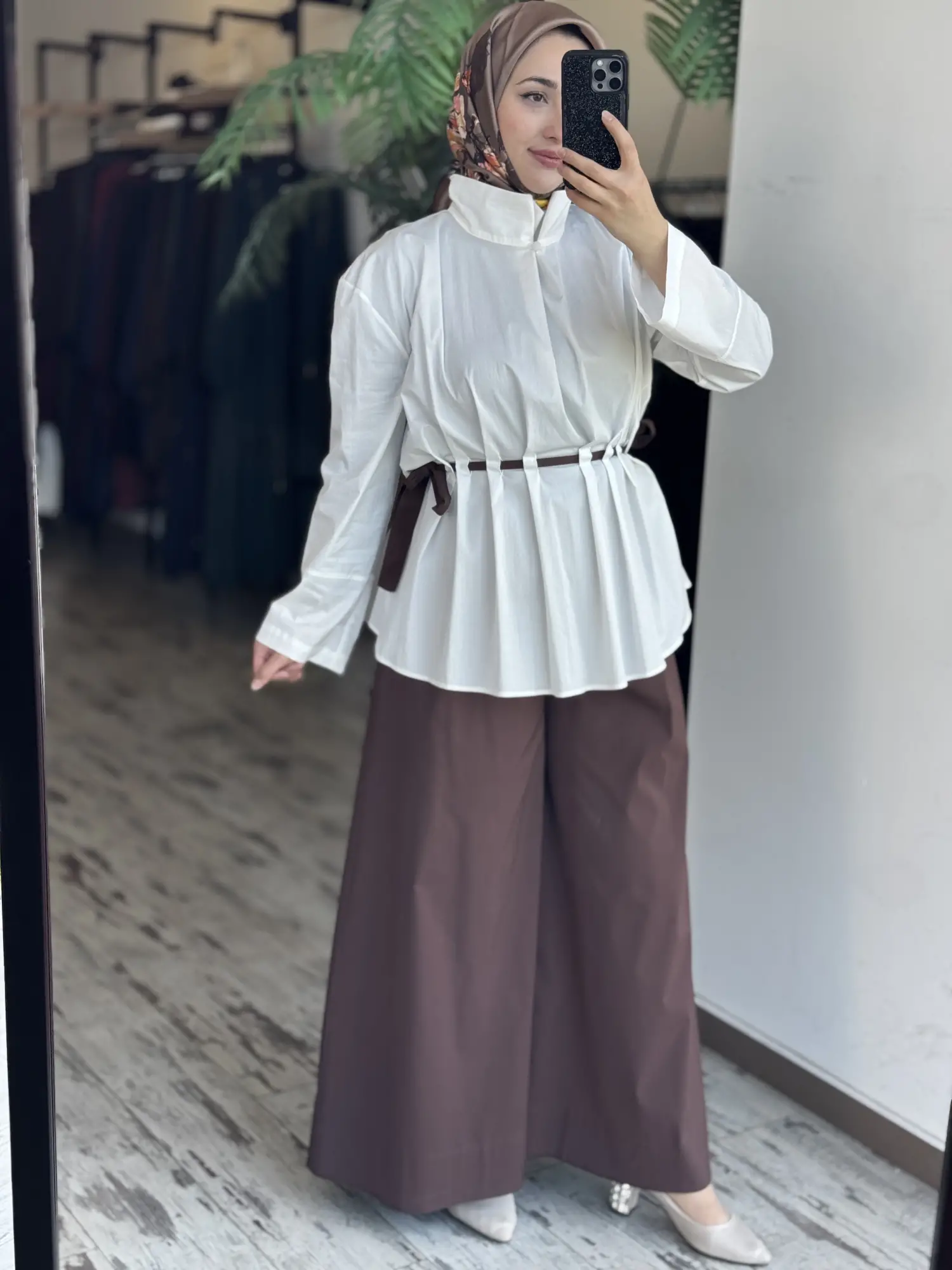 Clande Hakim Yaka Belden Büzgü ve Kuşak Detaylı Tunik