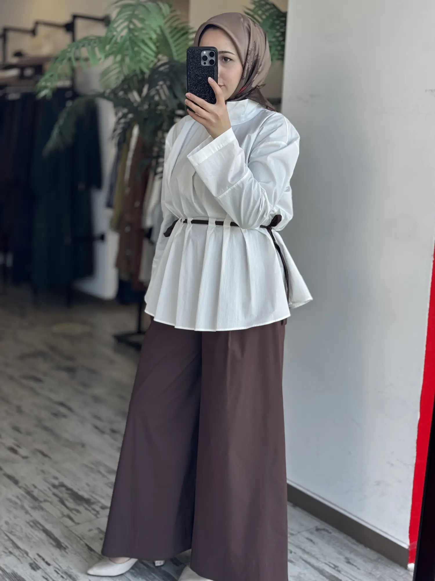 Clande Hakim Yaka Belden Büzgü ve Kuşak Detaylı Tunik