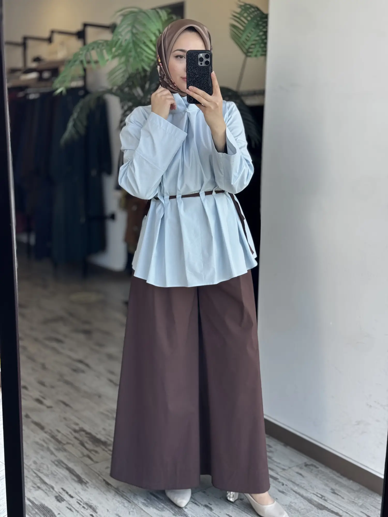 Clande Hakim Yaka Belden Büzgü ve Kuşak Detaylı Tunik