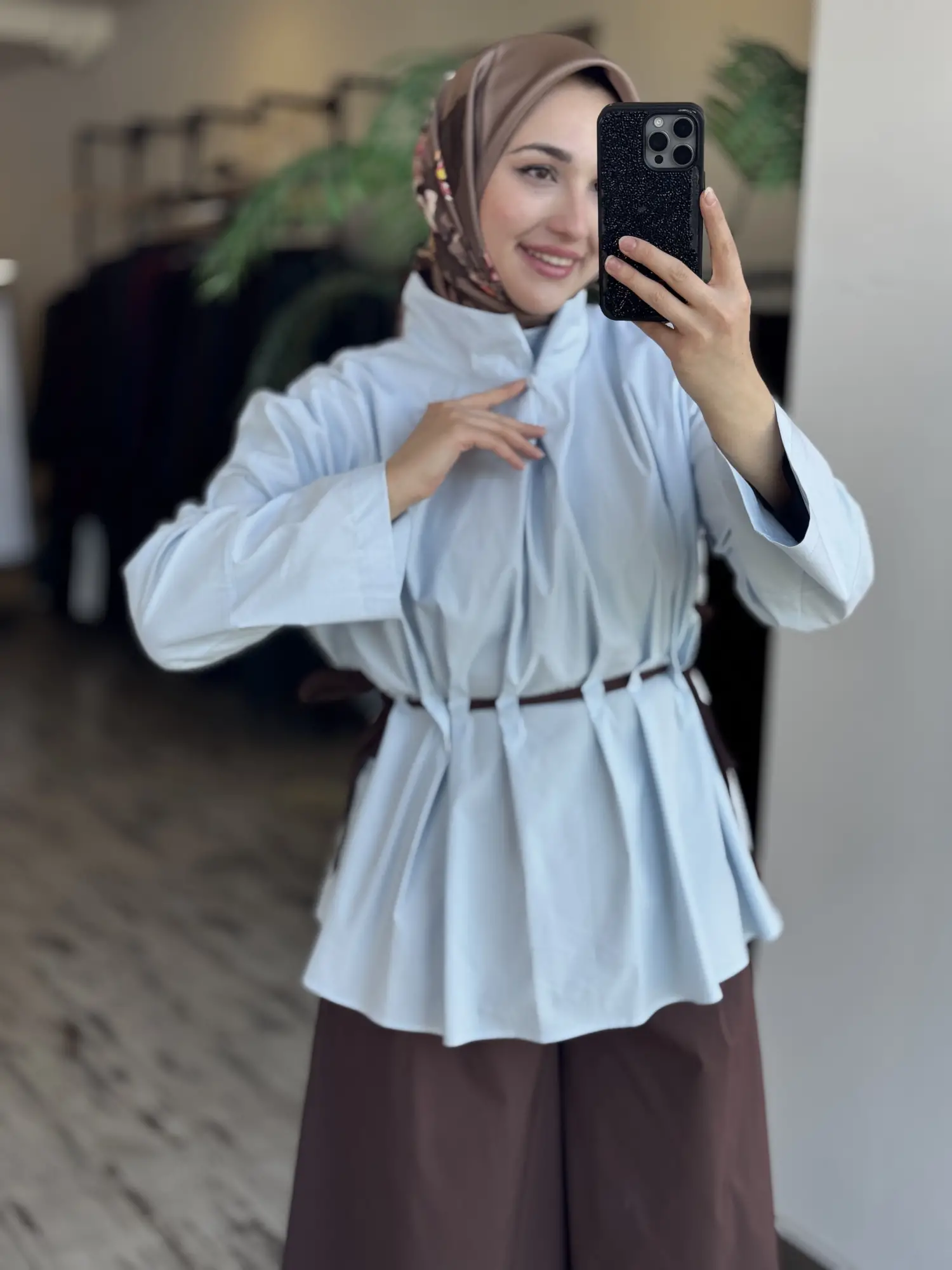 Clande Hakim Yaka Belden Büzgü ve Kuşak Detaylı Tunik