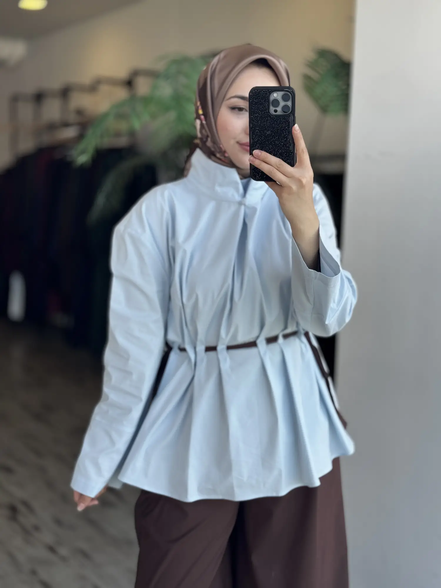 Clande Hakim Yaka Belden Büzgü ve Kuşak Detaylı Tunik