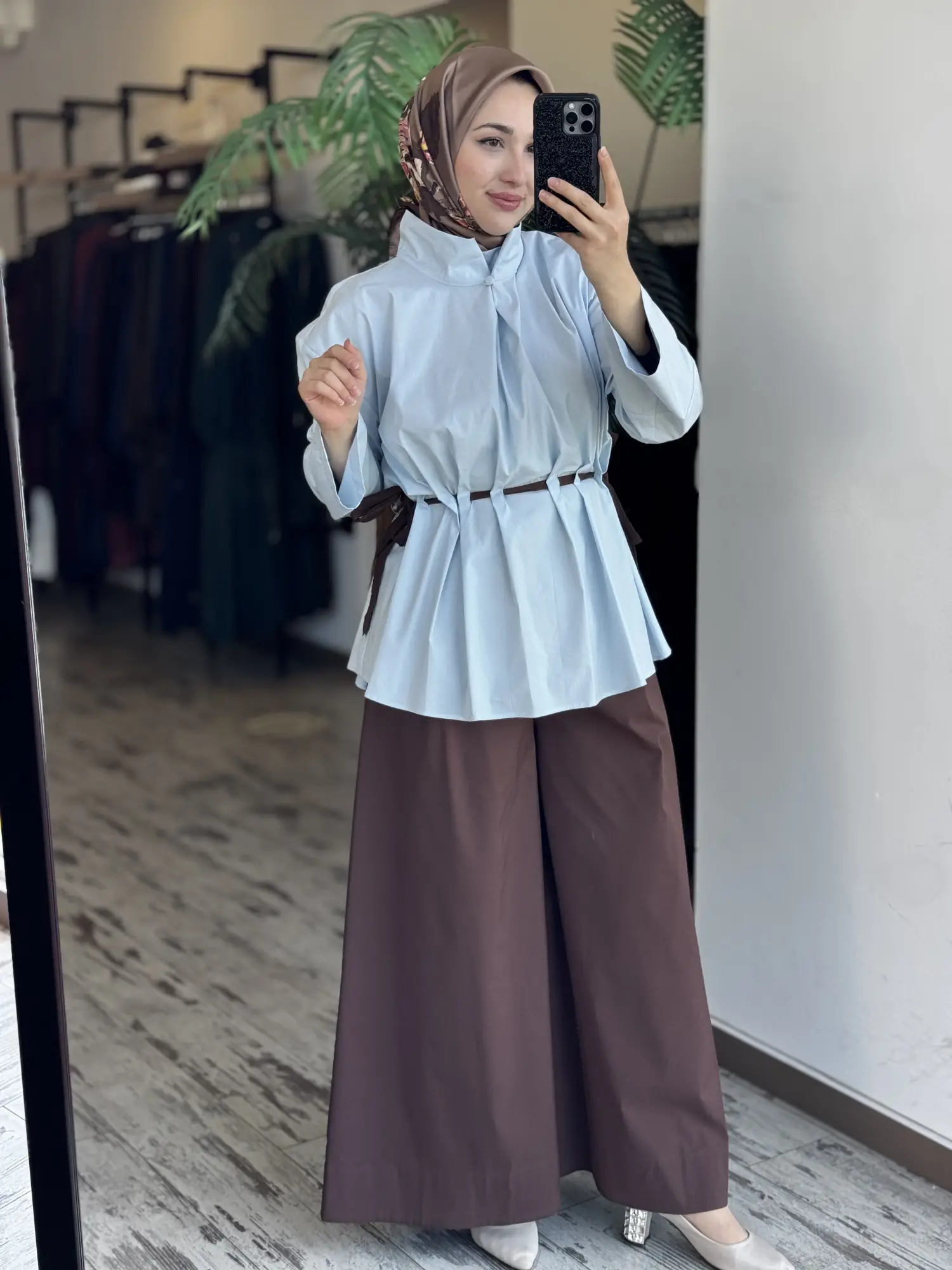 Clande Hakim Yaka Belden Büzgü ve Kuşak Detaylı Tunik