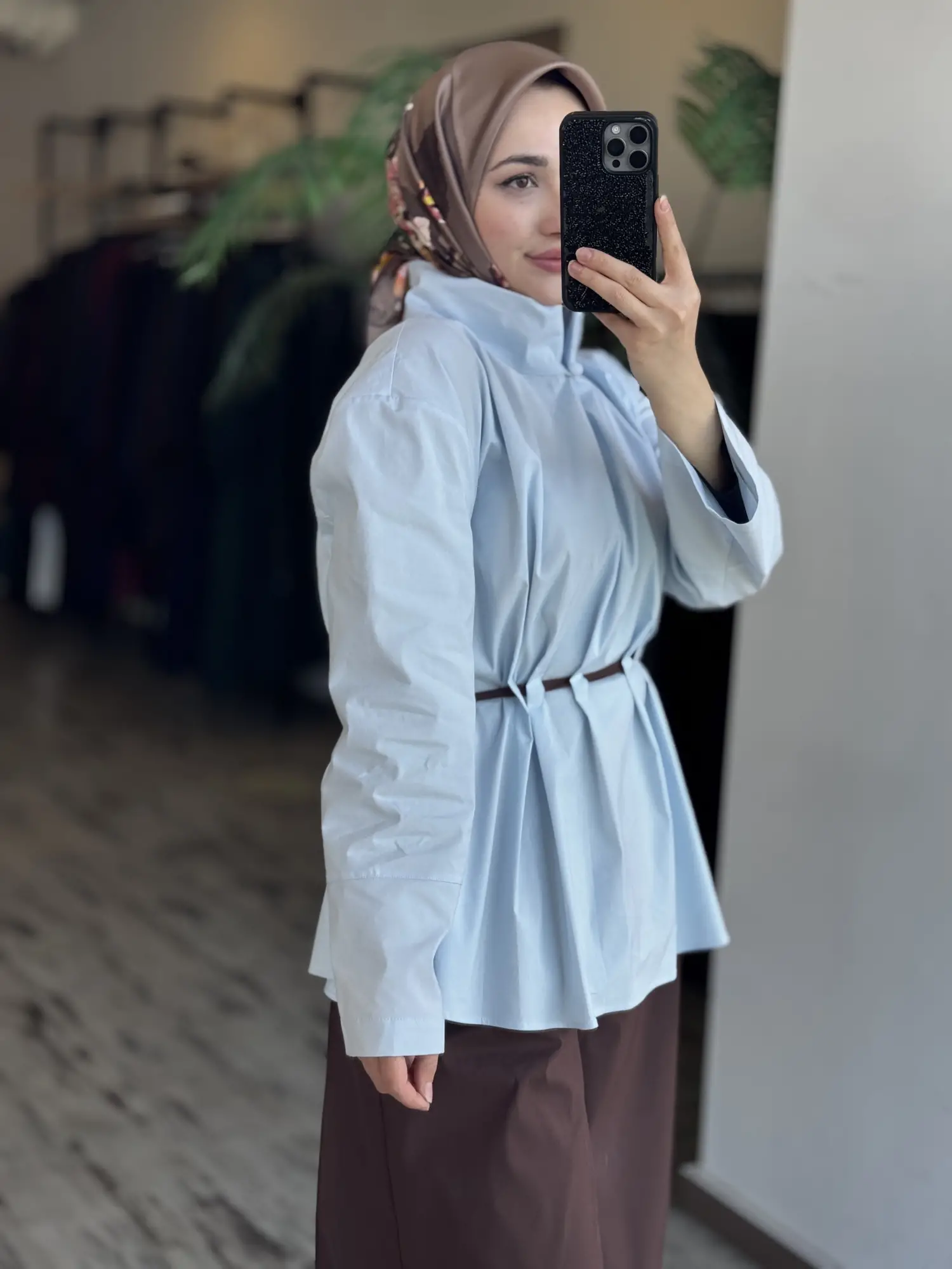 Clande Hakim Yaka Belden Büzgü ve Kuşak Detaylı Tunik