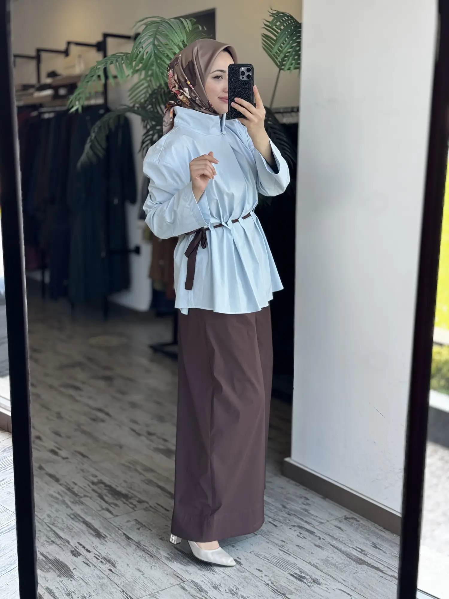 Clande Hakim Yaka Belden Büzgü ve Kuşak Detaylı Tunik