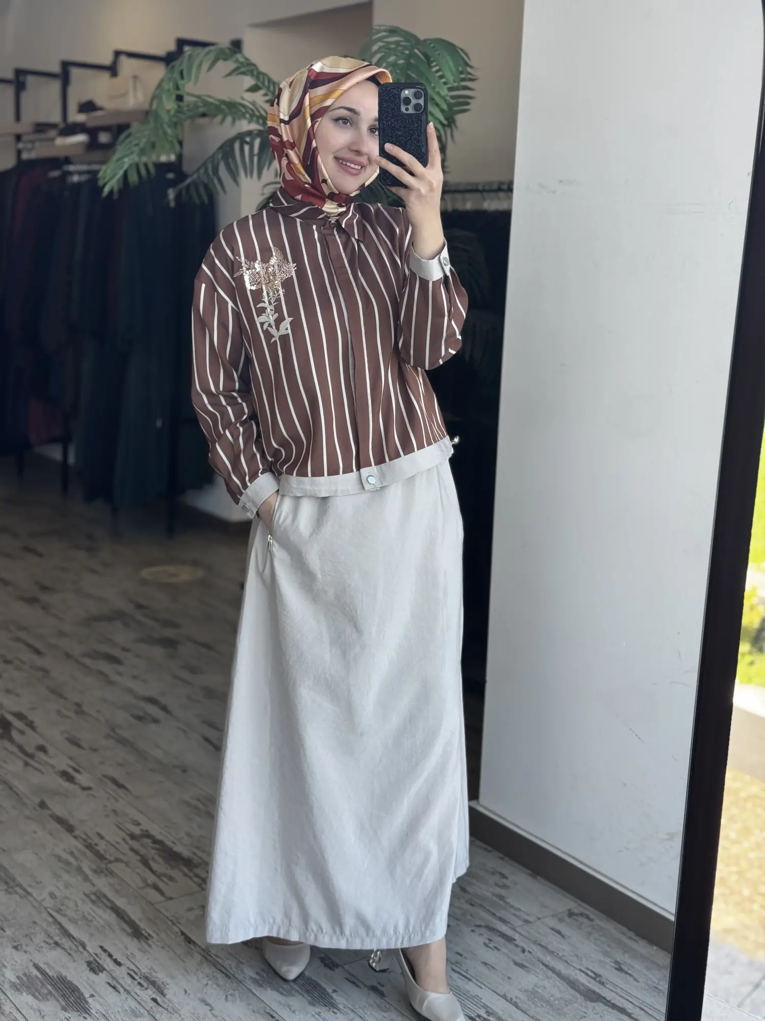 Tığ Triko Çizgi ve Teknik Kumaş Kombinli Boncuk Detaylı Gömlek Etek Takım TKM5021