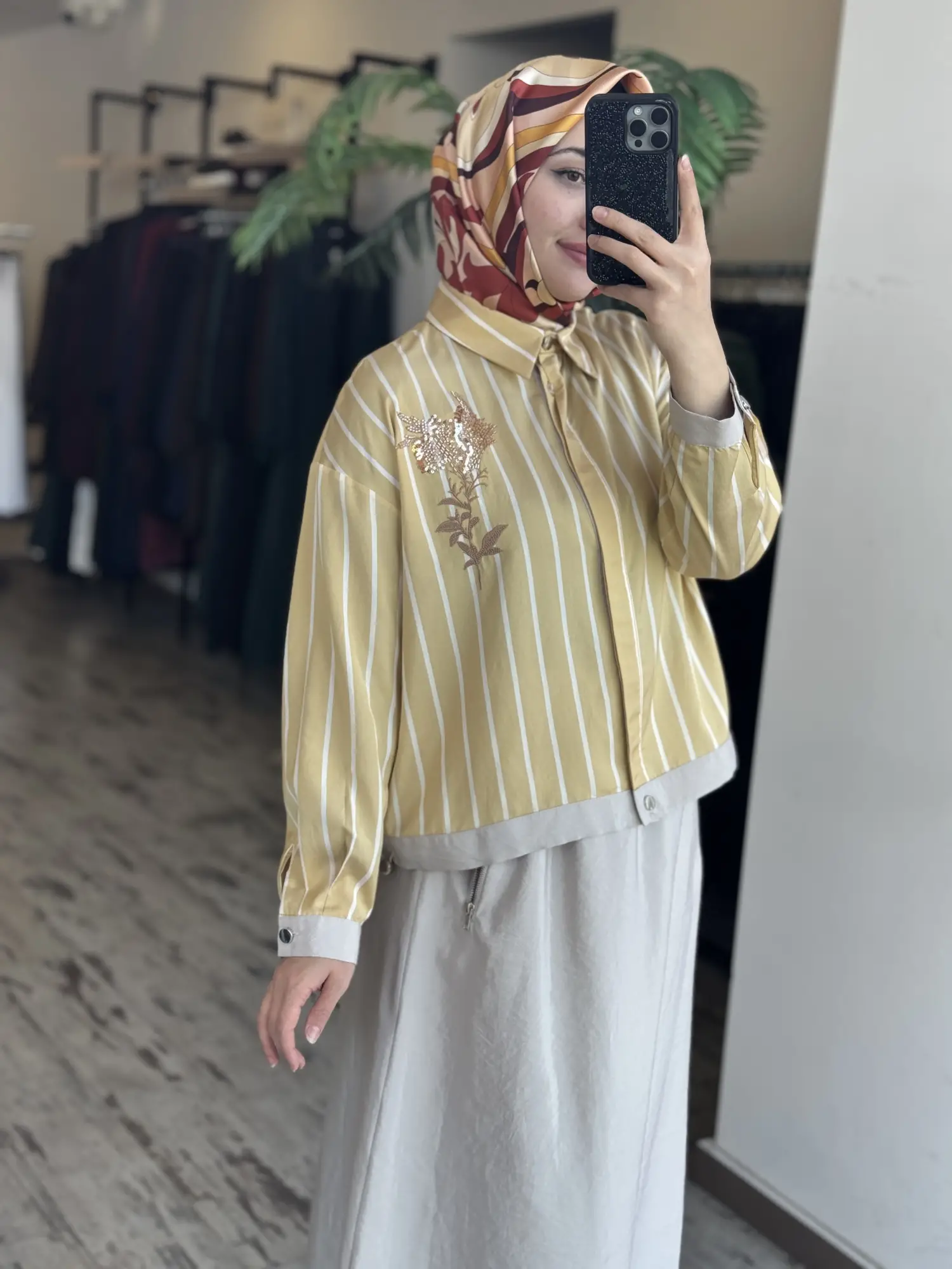 Tığ Triko Çizgi ve Teknik Kumaş Kombinli Boncuk Detaylı Gömlek Etek Takım TKM5021