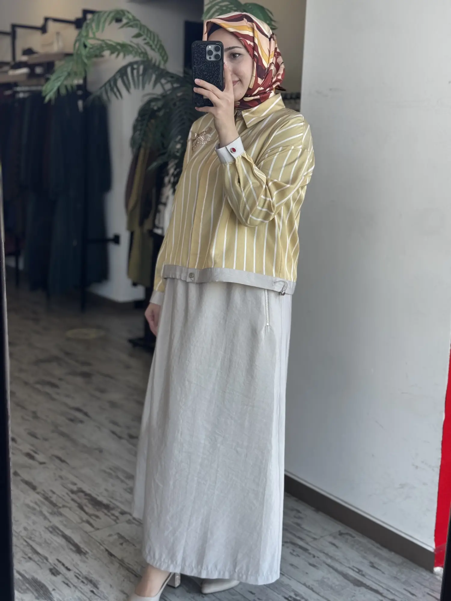 Tığ Triko Çizgi ve Teknik Kumaş Kombinli Boncuk Detaylı Gömlek Etek Takım TKM5021