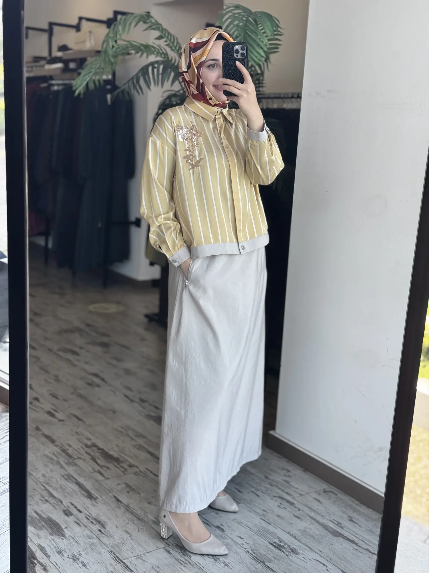 Tığ Triko Çizgi ve Teknik Kumaş Kombinli Boncuk Detaylı Gömlek Etek Takım TKM5021