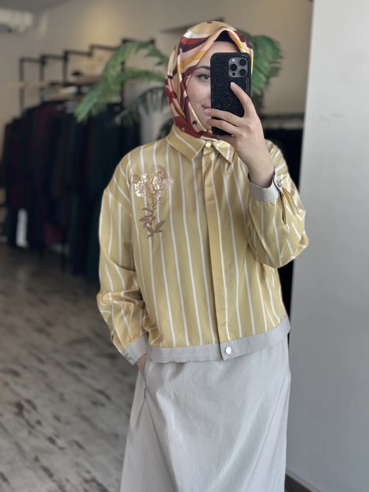 Tığ Triko Çizgi ve Teknik Kumaş Kombinli Boncuk Detaylı Gömlek Etek Takım TKM5021