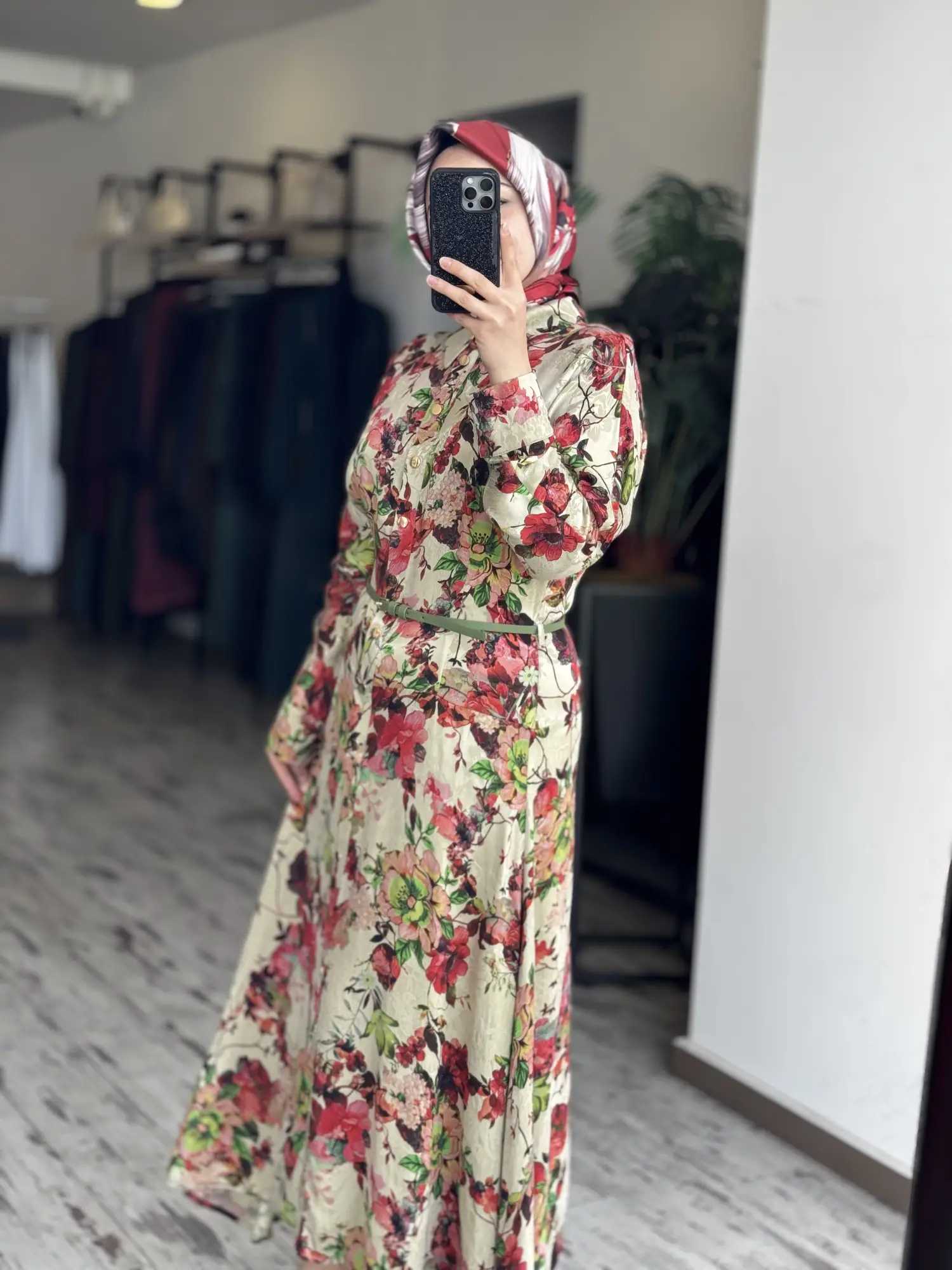 Vuu Çiçekli Beli Pensli Cupra İpek Elbise