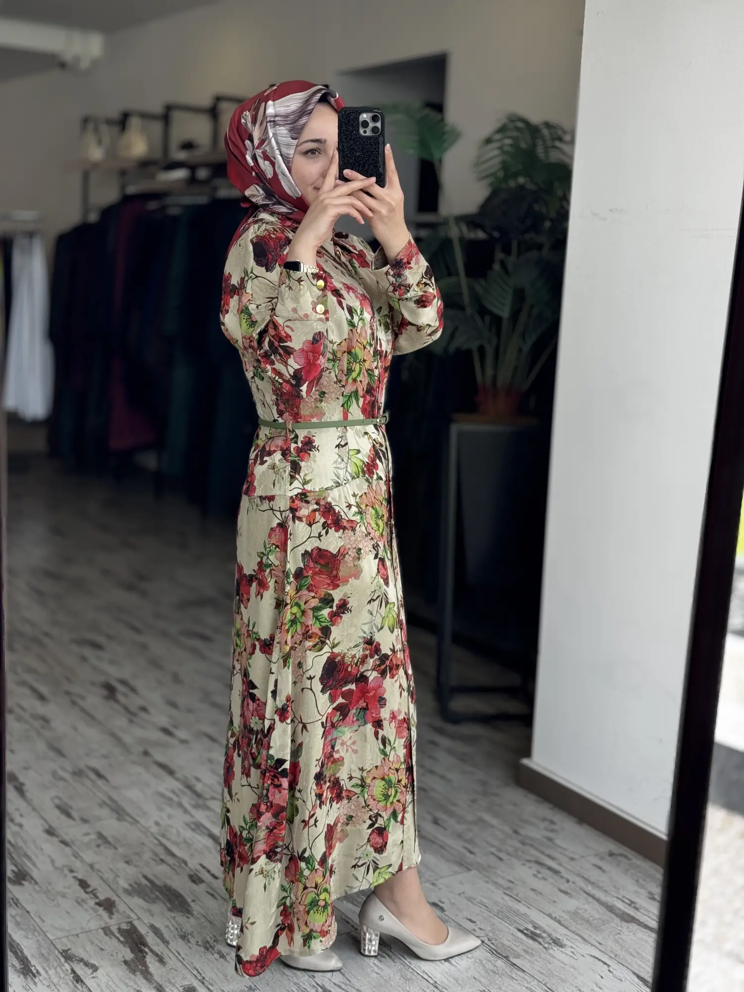 Vuu Çiçekli Beli Pensli Cupra İpek Elbise