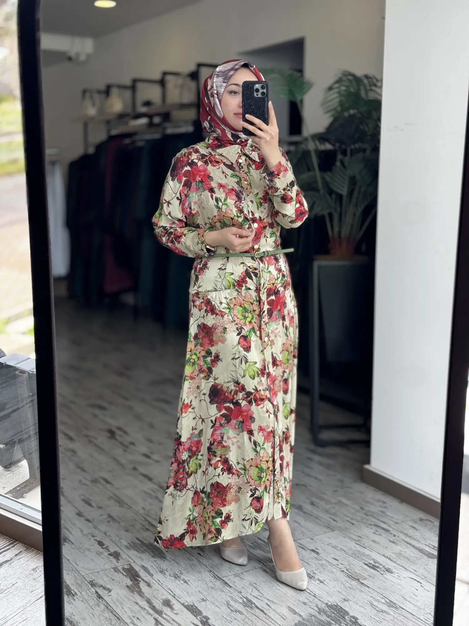 Vuu Çiçekli Beli Pensli Cupra İpek Elbise